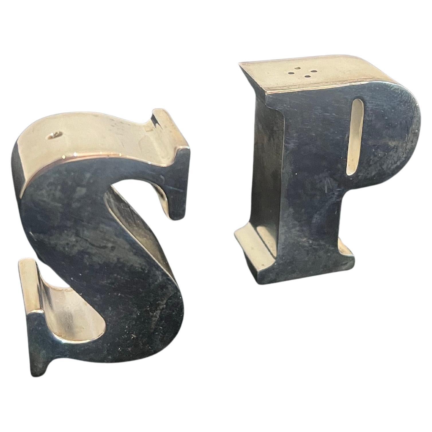 Postmoderno Stravagante set di sale e pepe Shakers  Argentato da Godinger in vendita