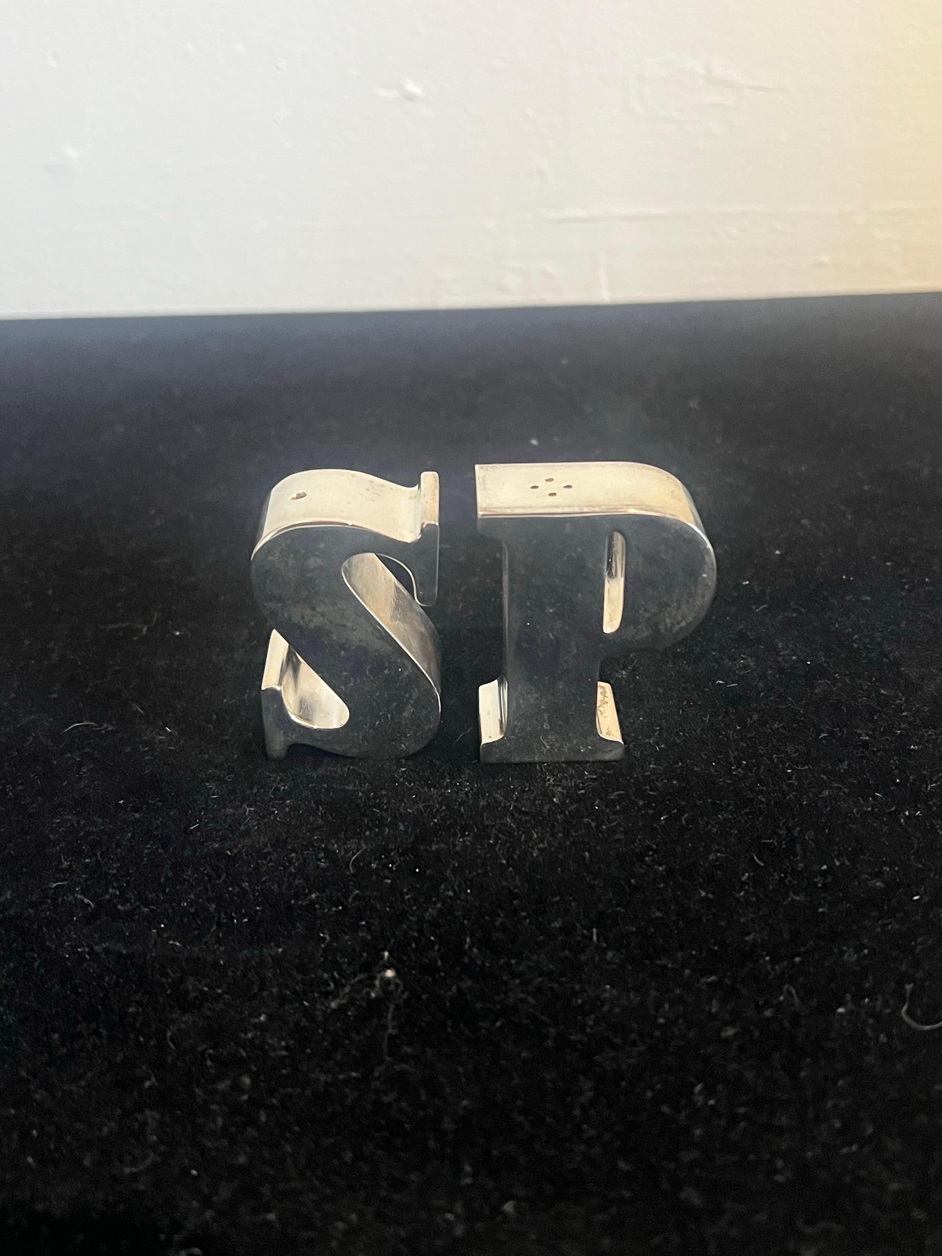 Stravagante set di sale e pepe Shakers  Argentato da Godinger In condizioni ottime in vendita a San Diego, CA
