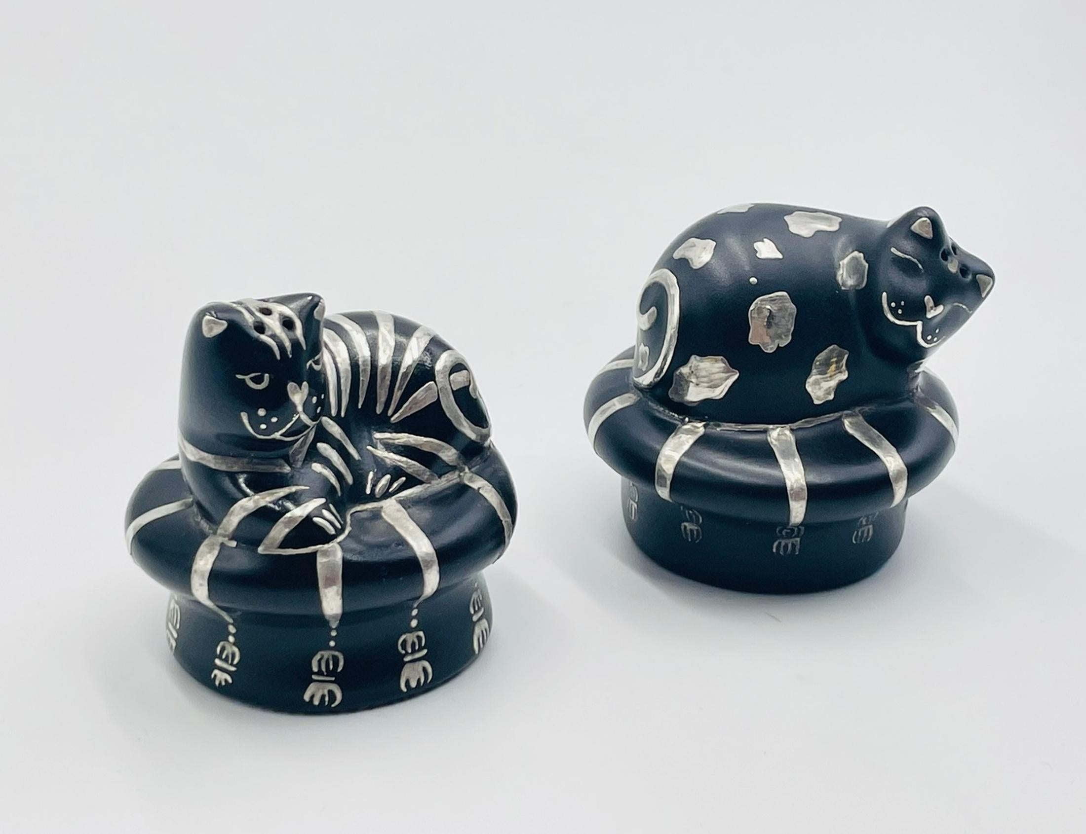 Organic Modern Whimsical Silver Inlaid Cat Salt & Pepper Shakers by Emilia Castillo, Mexico 96 For Sale
