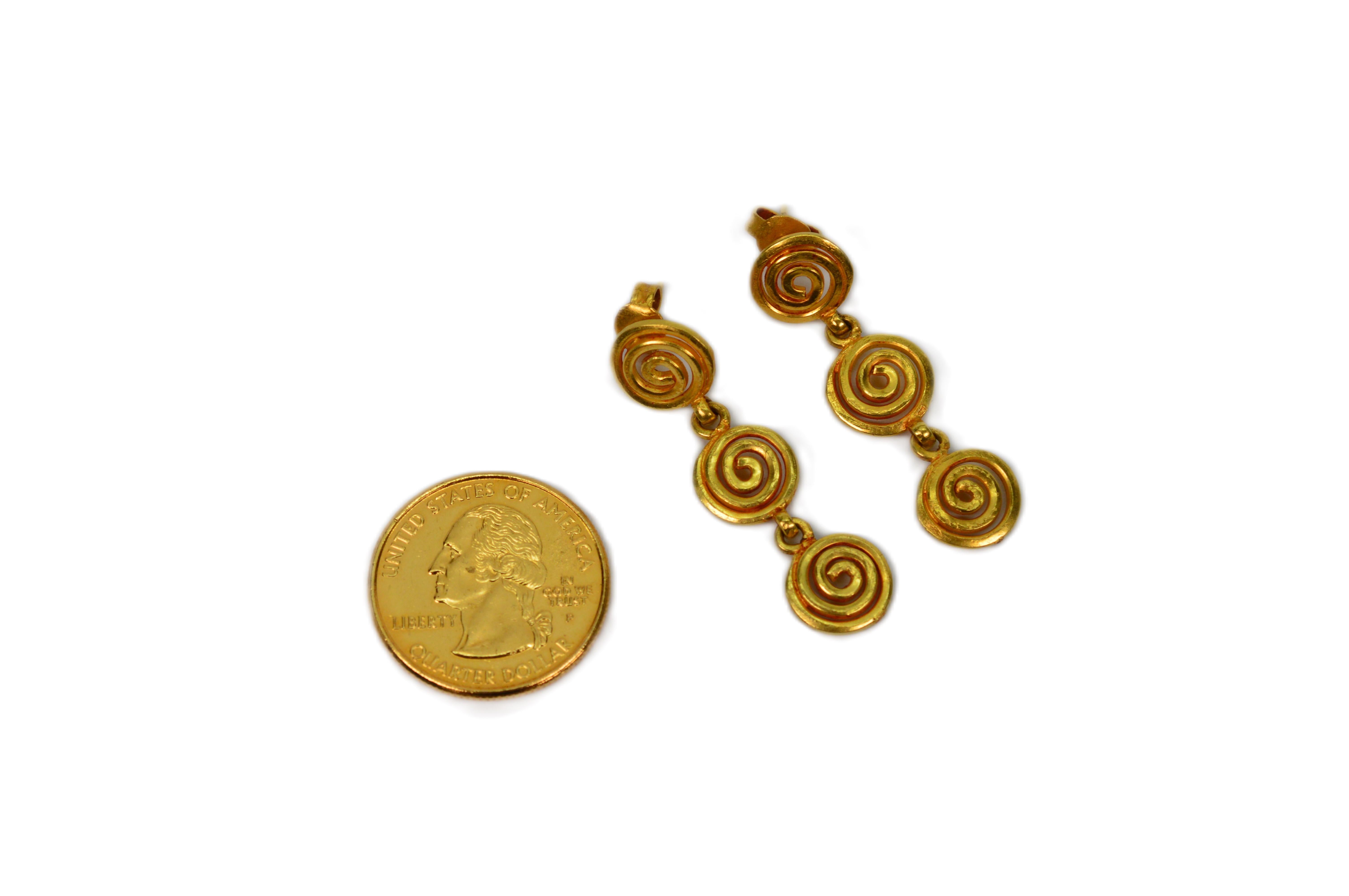 Whimsical Swirl 18 Karat Yellow Gold Dangle Earrings In Excellent Condition For Sale In Mount Kisco, NY
