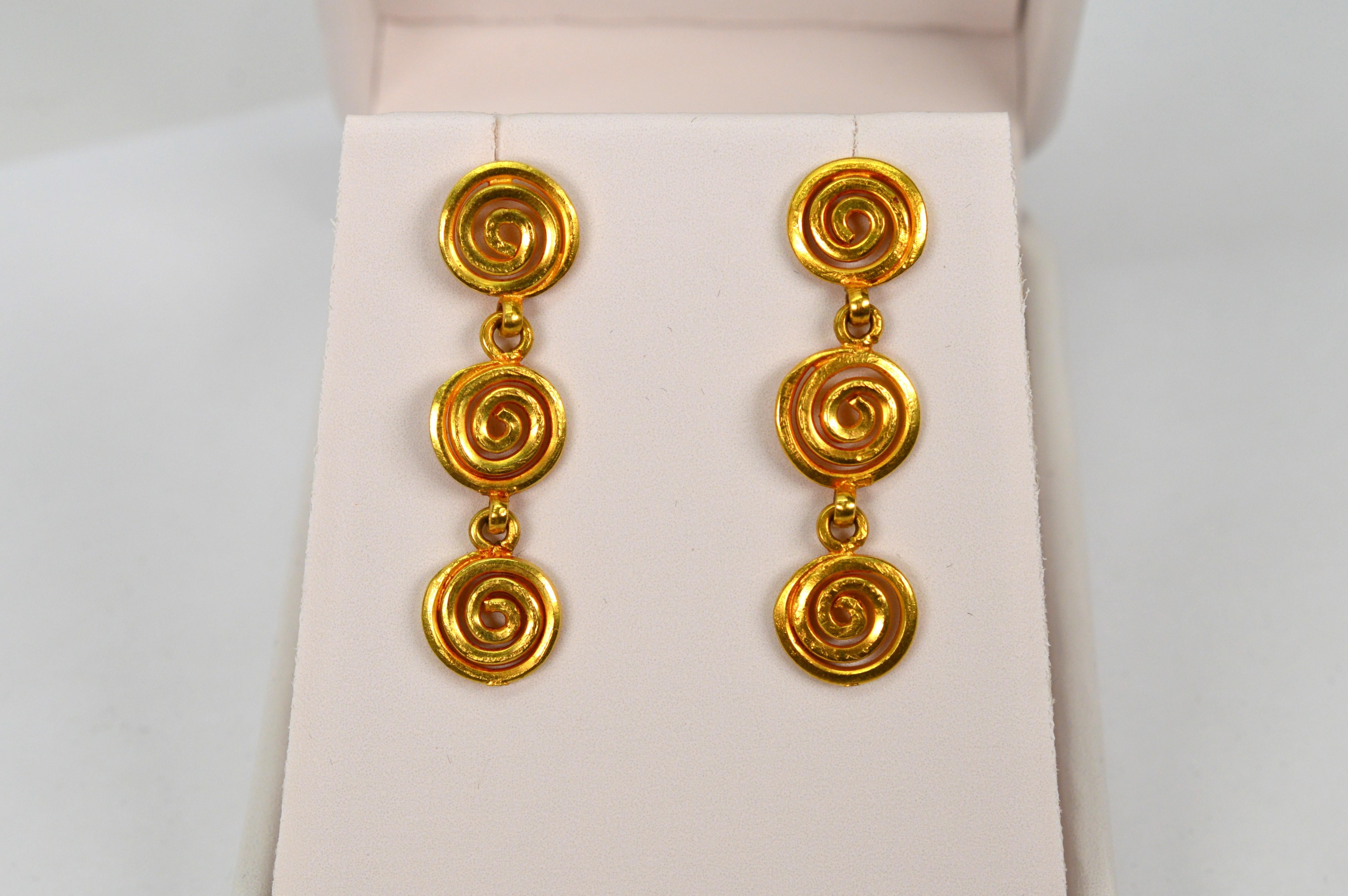 Women's Whimsical Swirl 18 Karat Yellow Gold Dangle Earrings For Sale