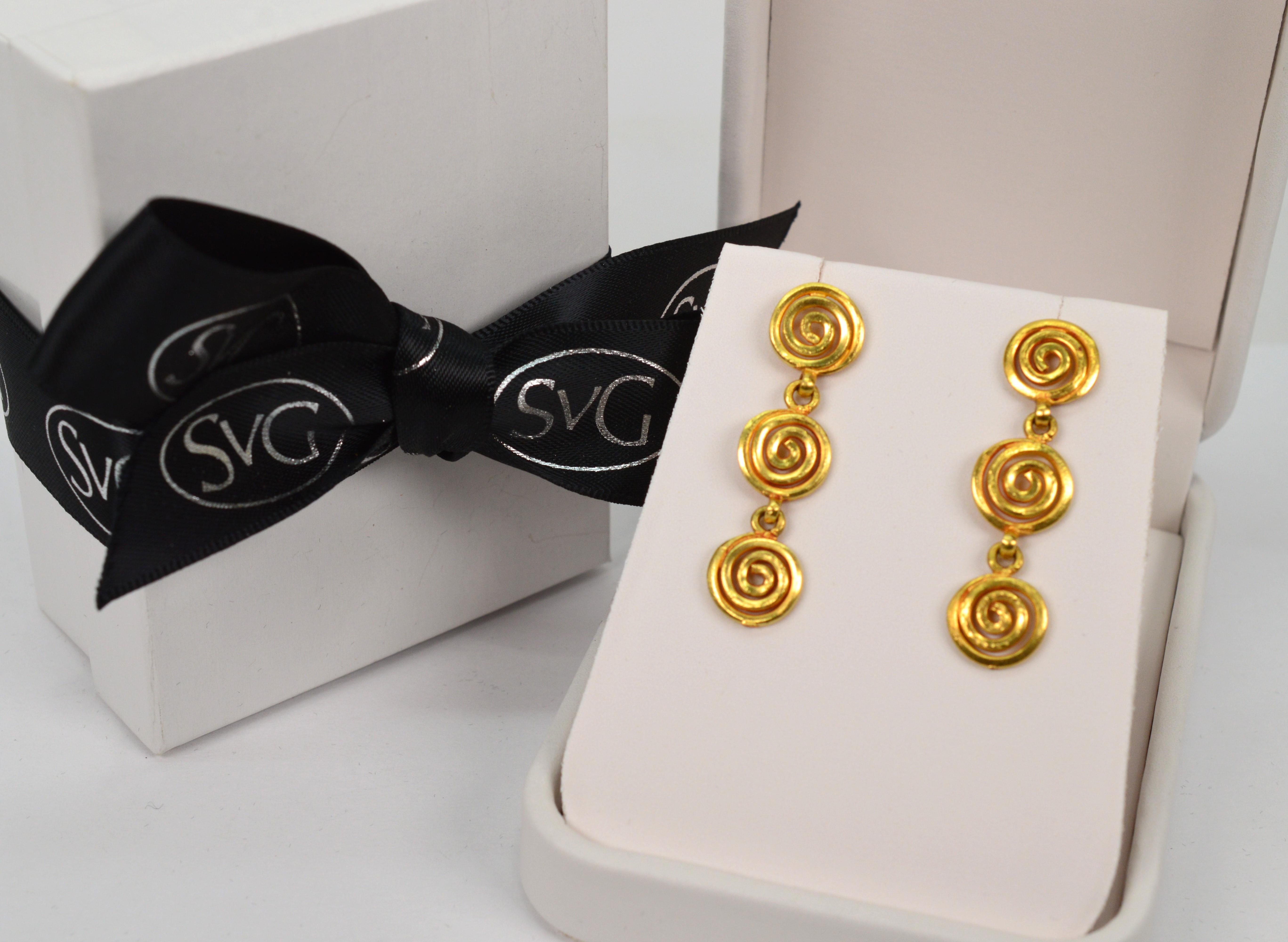 Whimsical Swirl 18 Karat Yellow Gold Dangle Earrings For Sale 1
