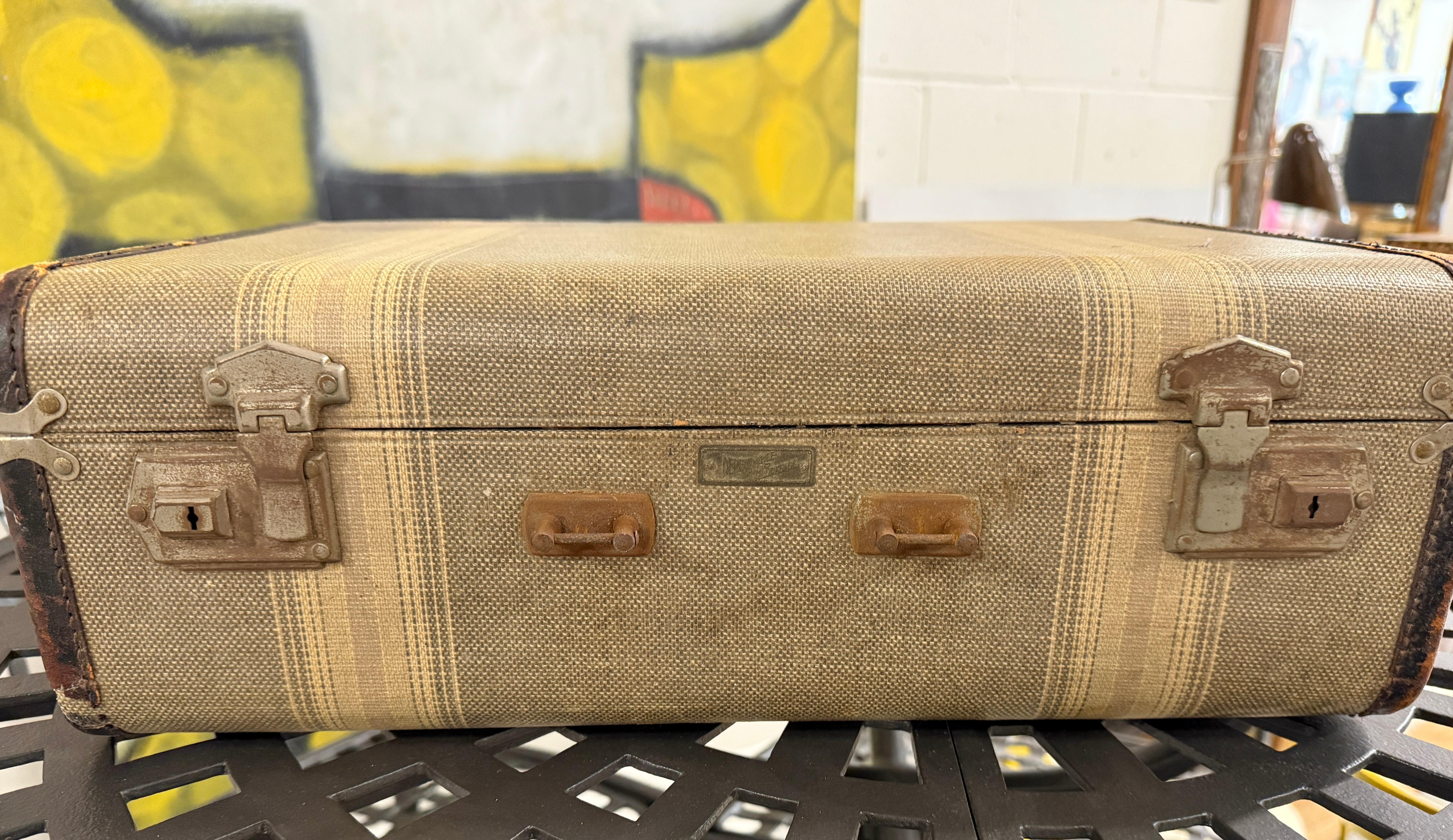 Camion fantaisiste Sculpture valise 2005 par Bruce Houston en vente 3