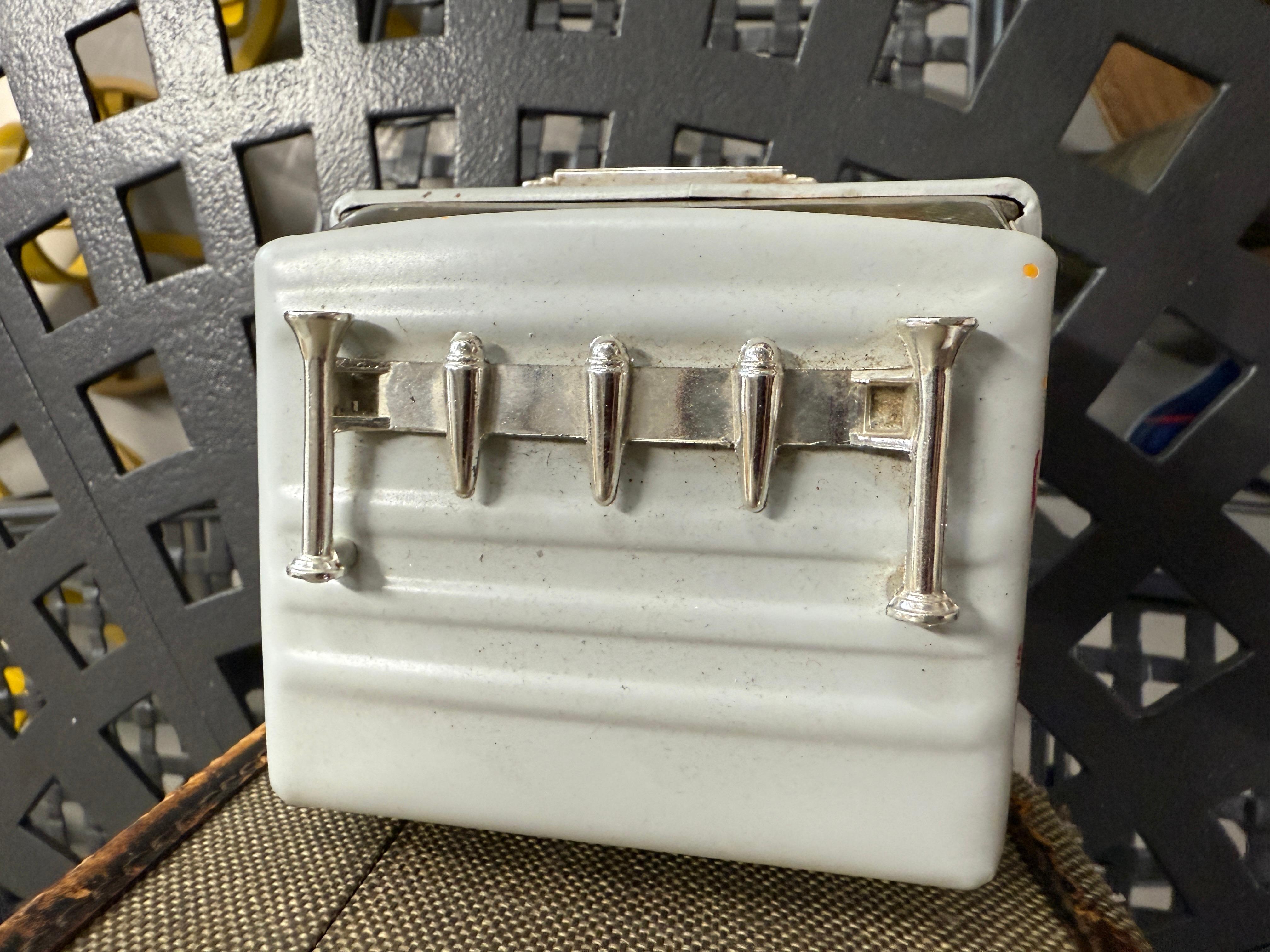 Camion fantaisiste Sculpture valise 2005 par Bruce Houston en vente 9