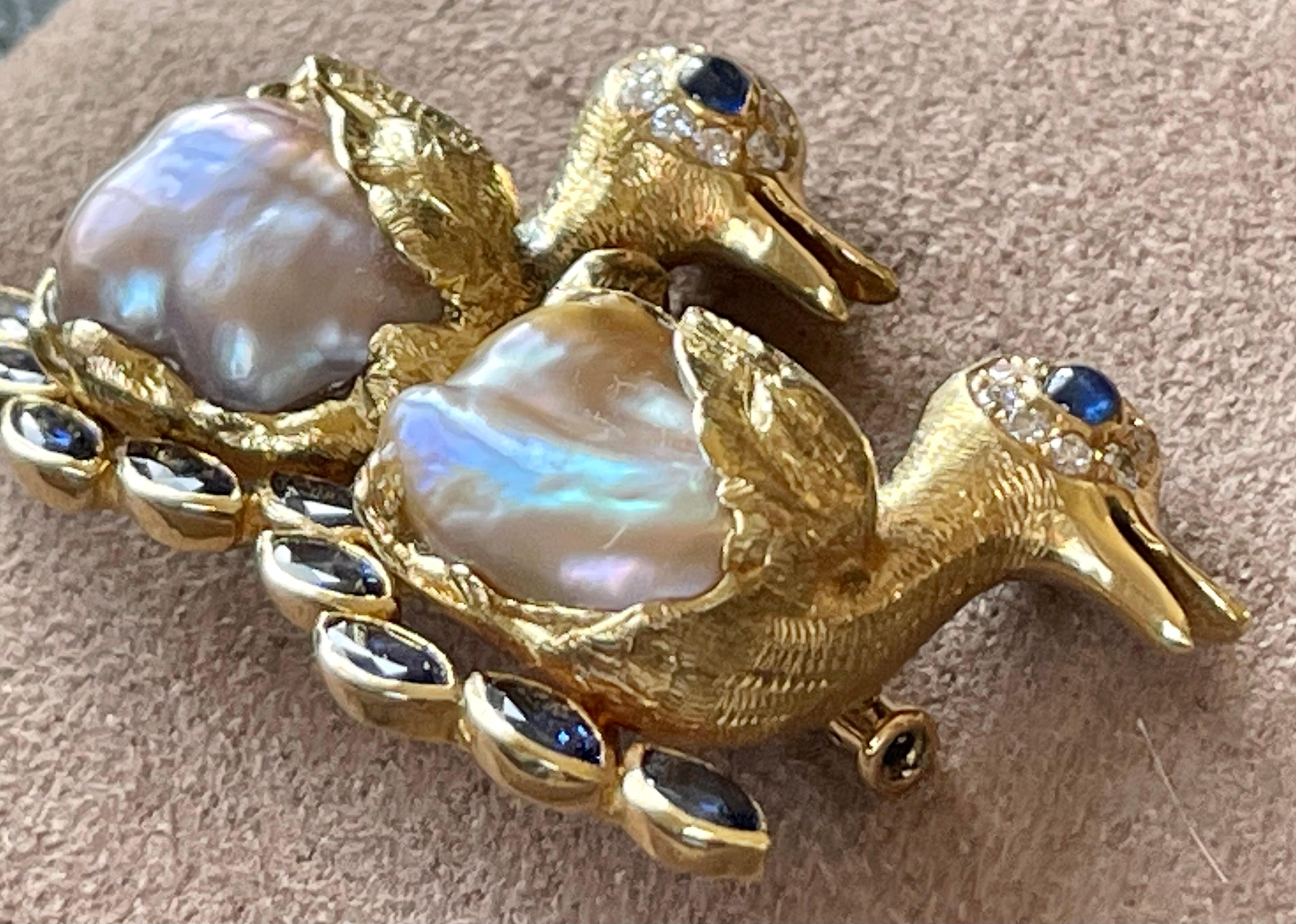 Whimsical Vintage 18 K Yellow Gold Duck Brooch Baroque Pearls Sapphire Diamond In Good Condition In Zurich, Zollstrasse