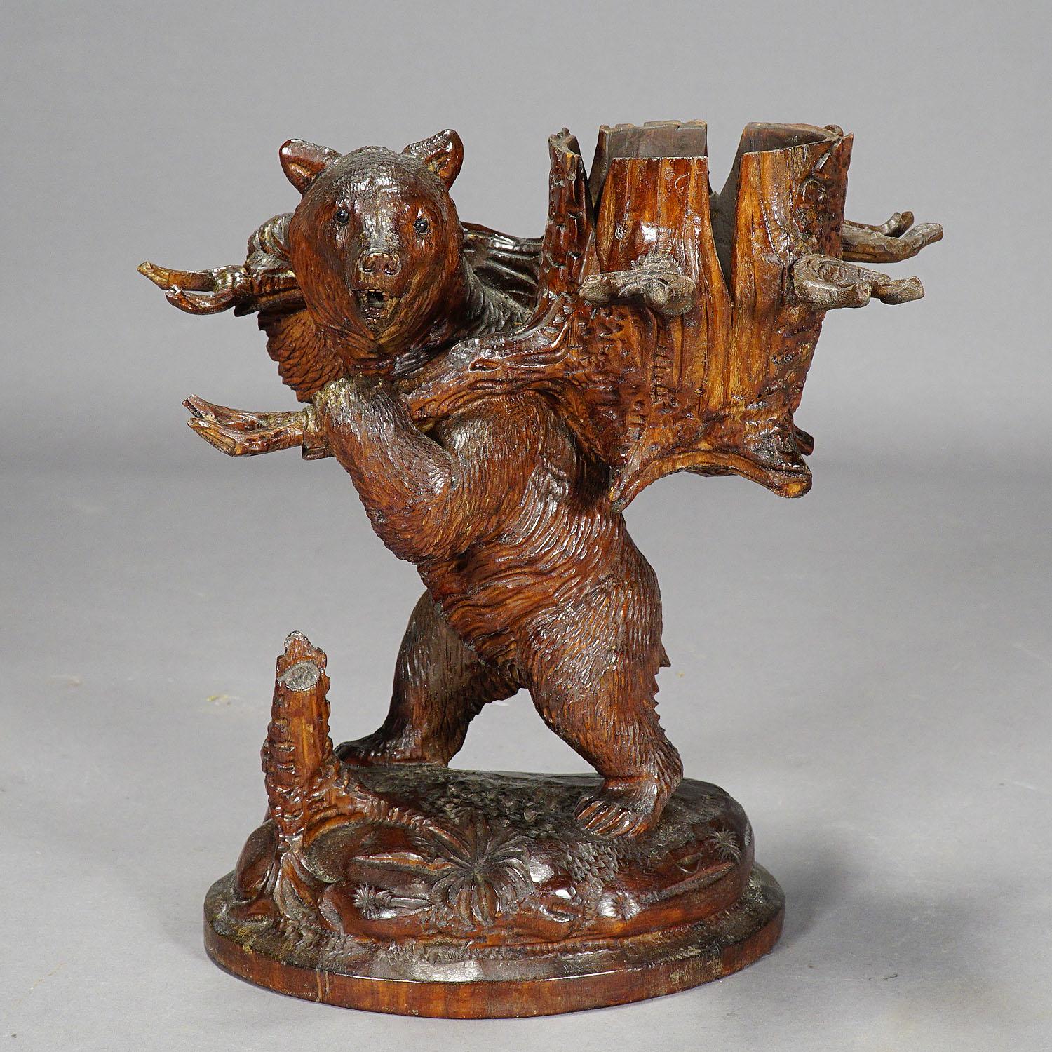 Whimsy Wooden Carved Bear Decanter Stand Swiss Brienz, 1900 In Good Condition In Berghuelen, DE