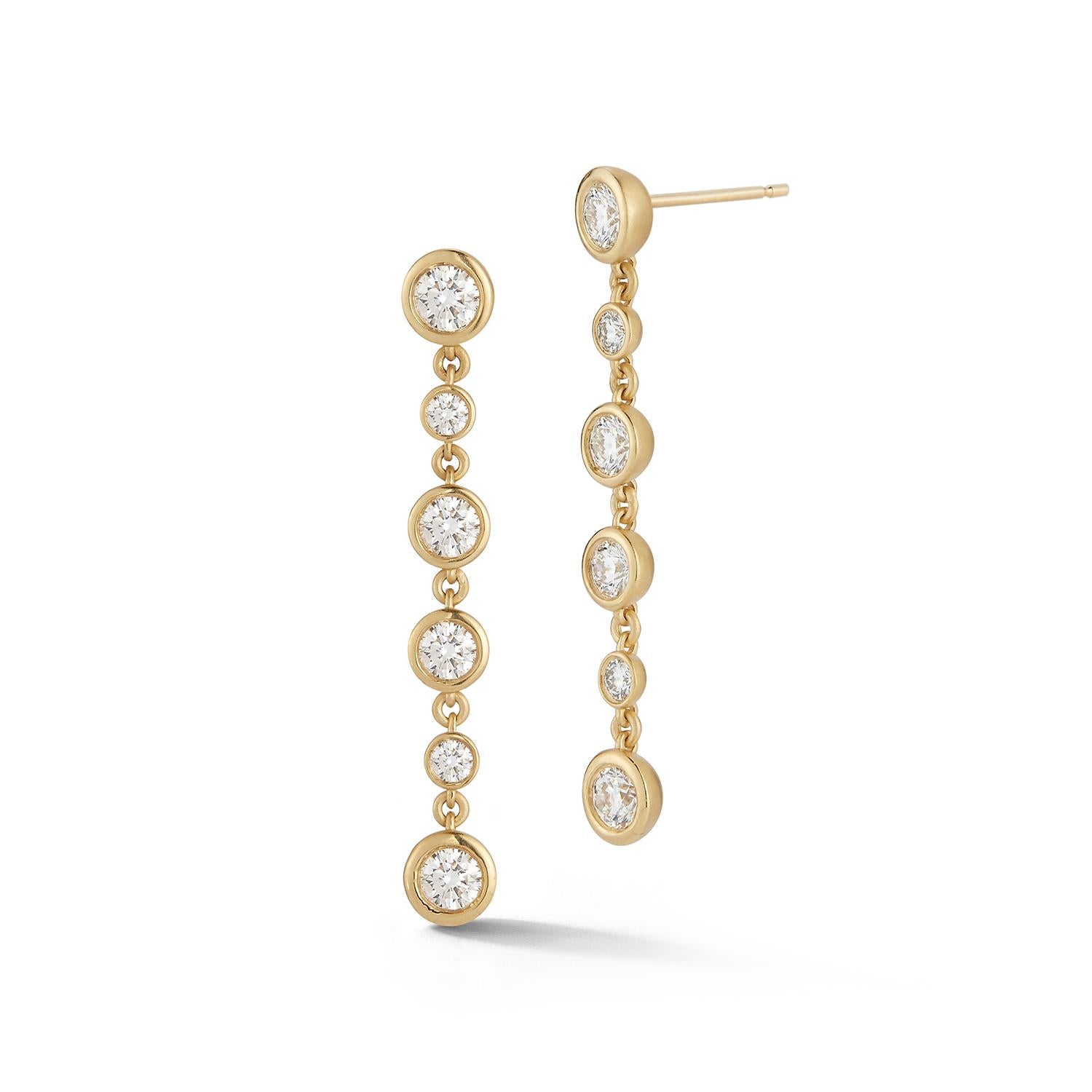 Carelle Whirl transforms the City’s energy and rhythm into chic essentials designed to navigate everyday twists and turns with an elevated sense of style and sophistication.

These 18-karat yellow gold Cascading Diamond Earrings are effortlessly