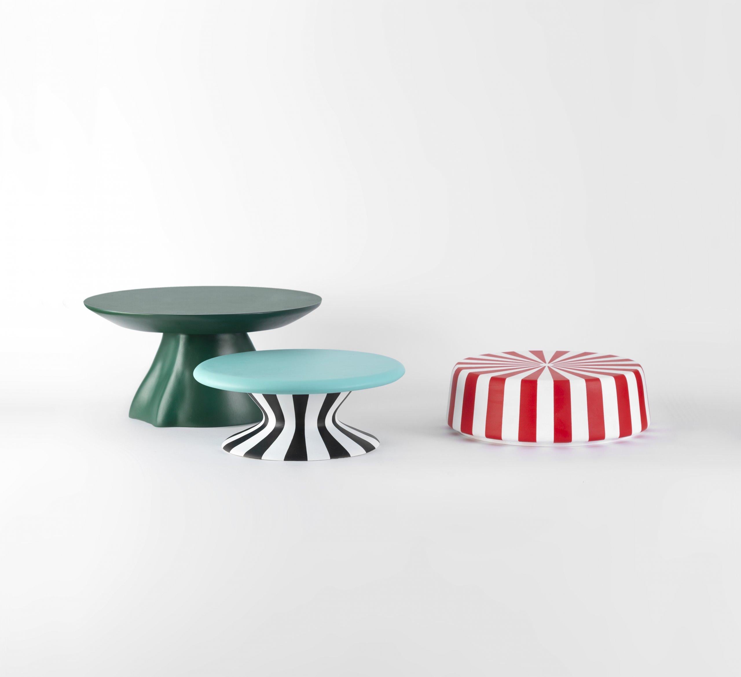 Table de salle à manger inspirée de la jupe tourbillonnante Accent en vente 1