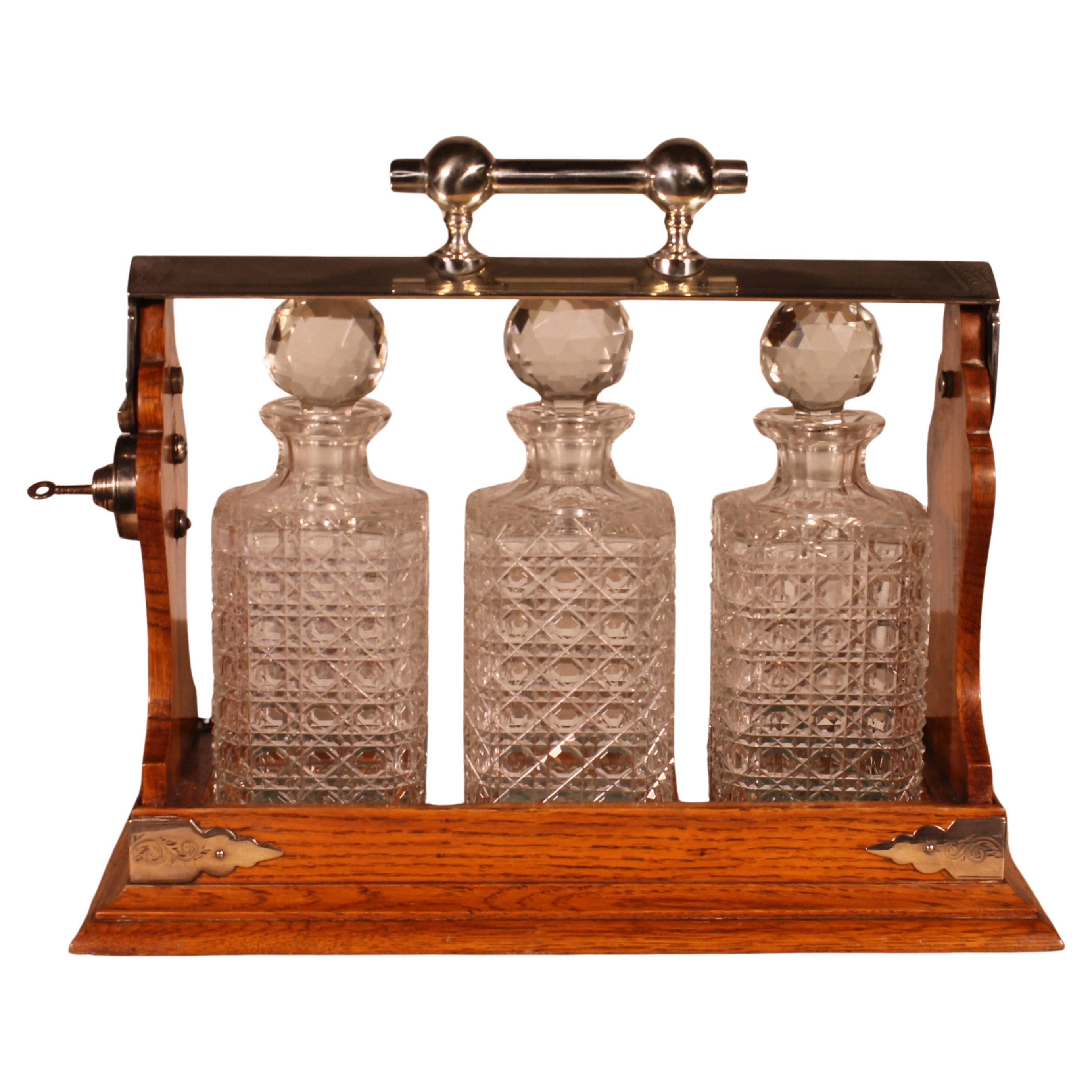 Cellar Whisk Called Tantale du 19ème siècle avec trois bouteilles
