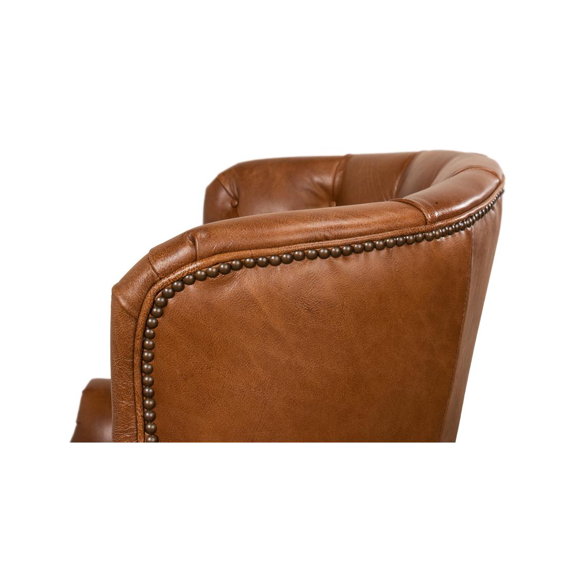 Cuir Chaise longue géorgienne à dossier en tonneau Whiskey Brown en vente