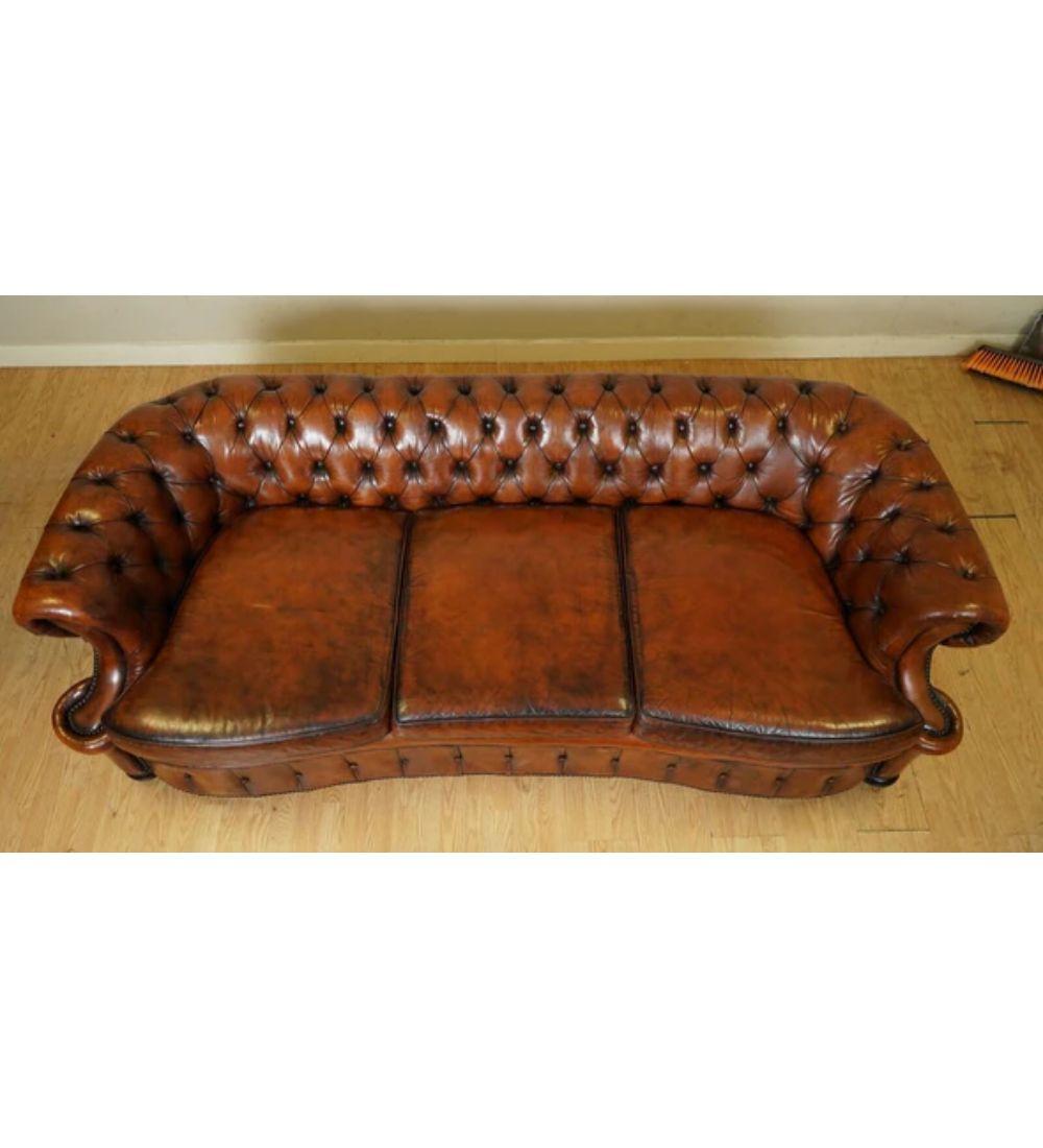Whiskey Brown Hand Dyed Leather Serpentine Club Chesterfield Sofa In Good Condition In Pulborough, GB