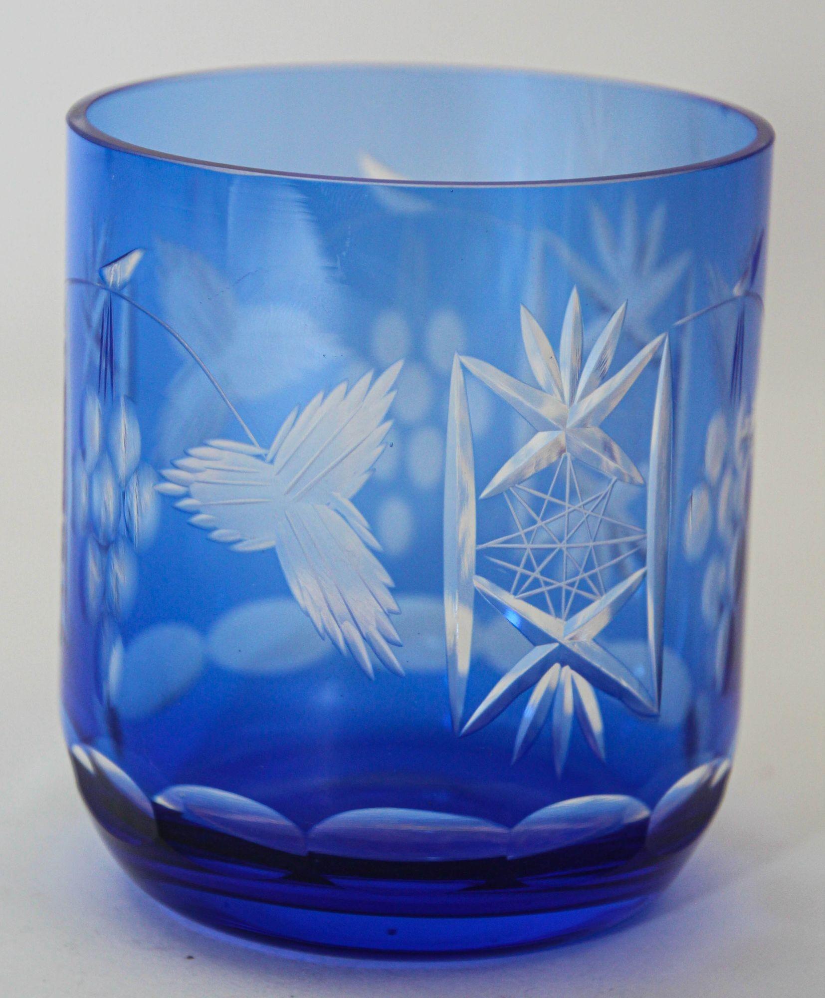 Copas de Whisky Estilo Baccarat Cristal Tallado Azul Zafiro Juego de 8 siglo XX en venta