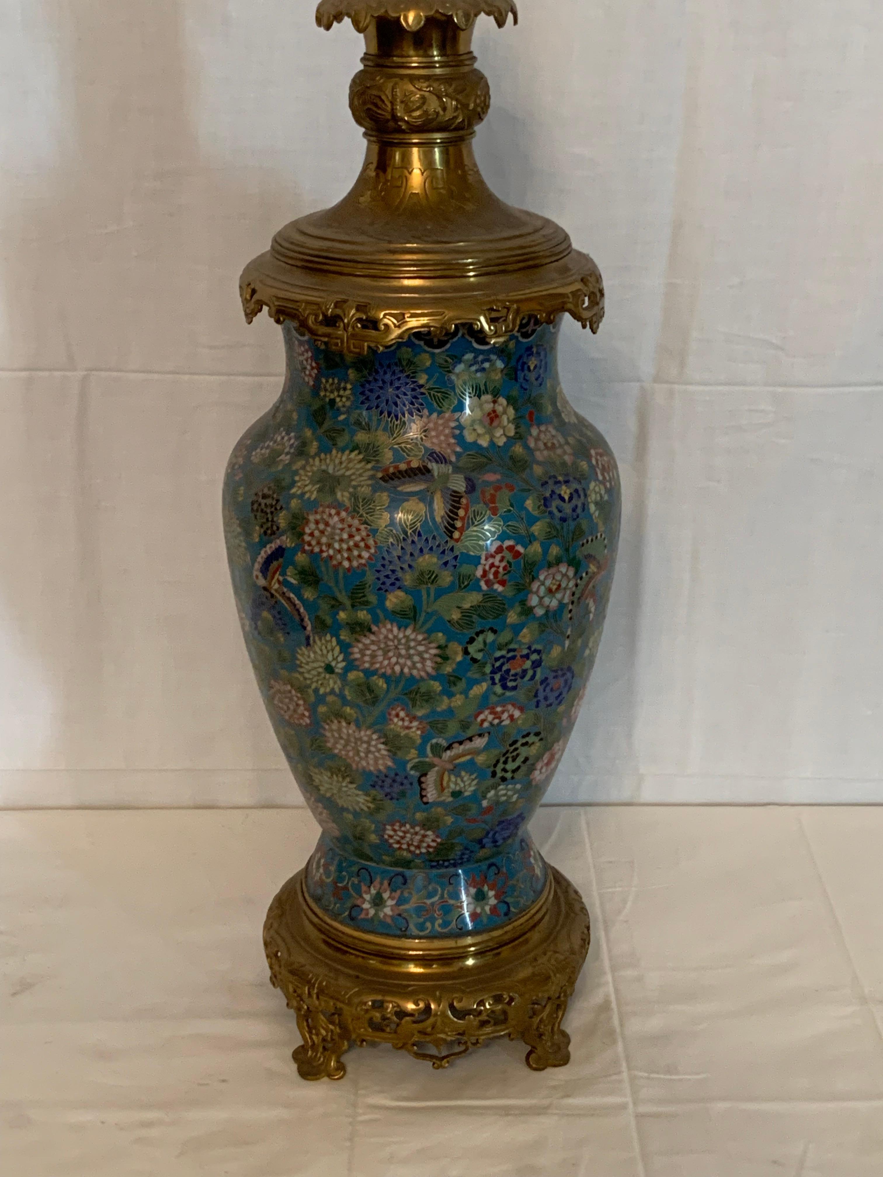 Wismisch  lampe cloisonne und bronze chinesisch  exportieren im Zustand „Gut“ im Angebot in Los Angeles, CA
