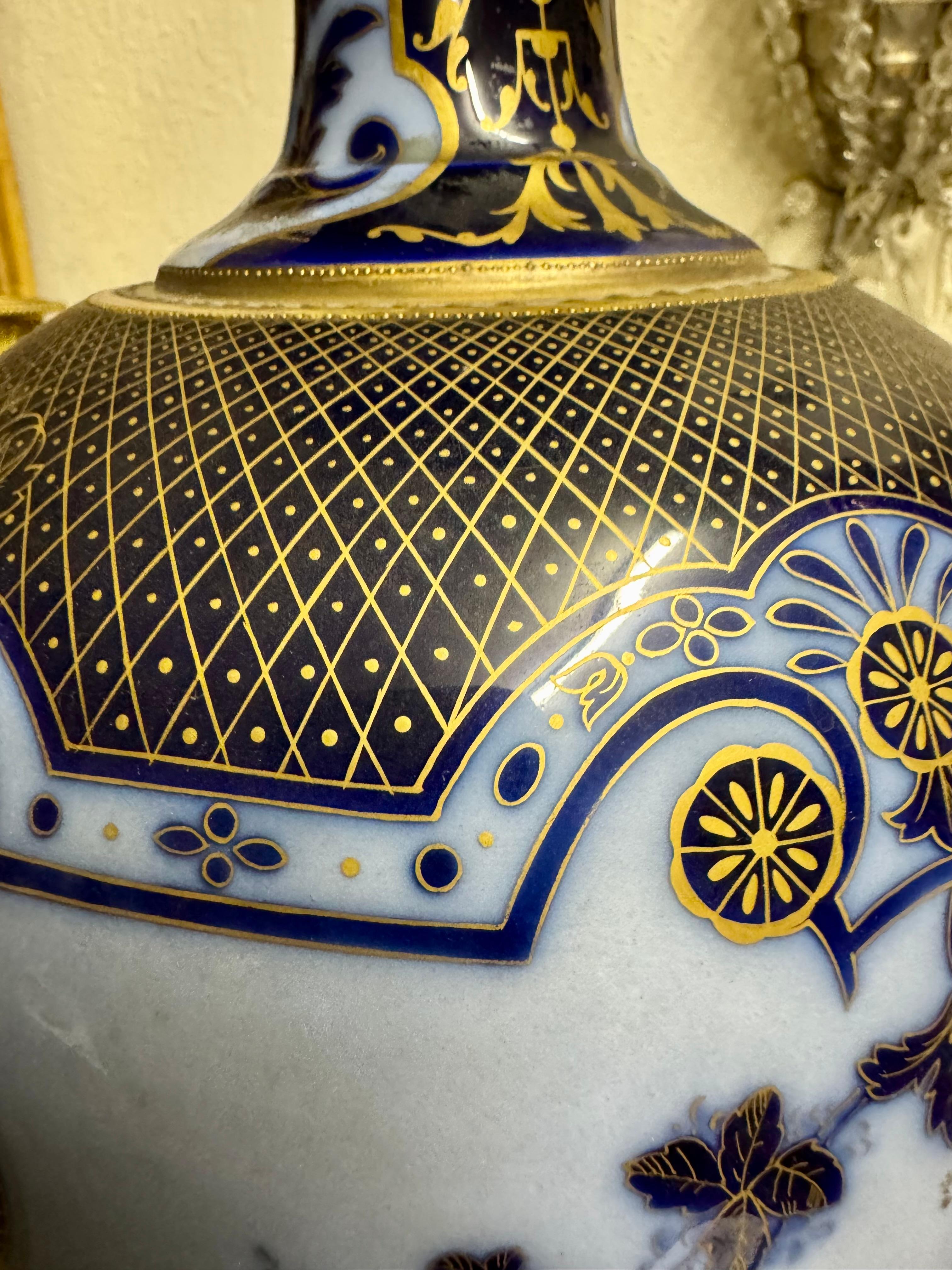 Napoléon III Paire de vases en porcelaine de Limoges en vente