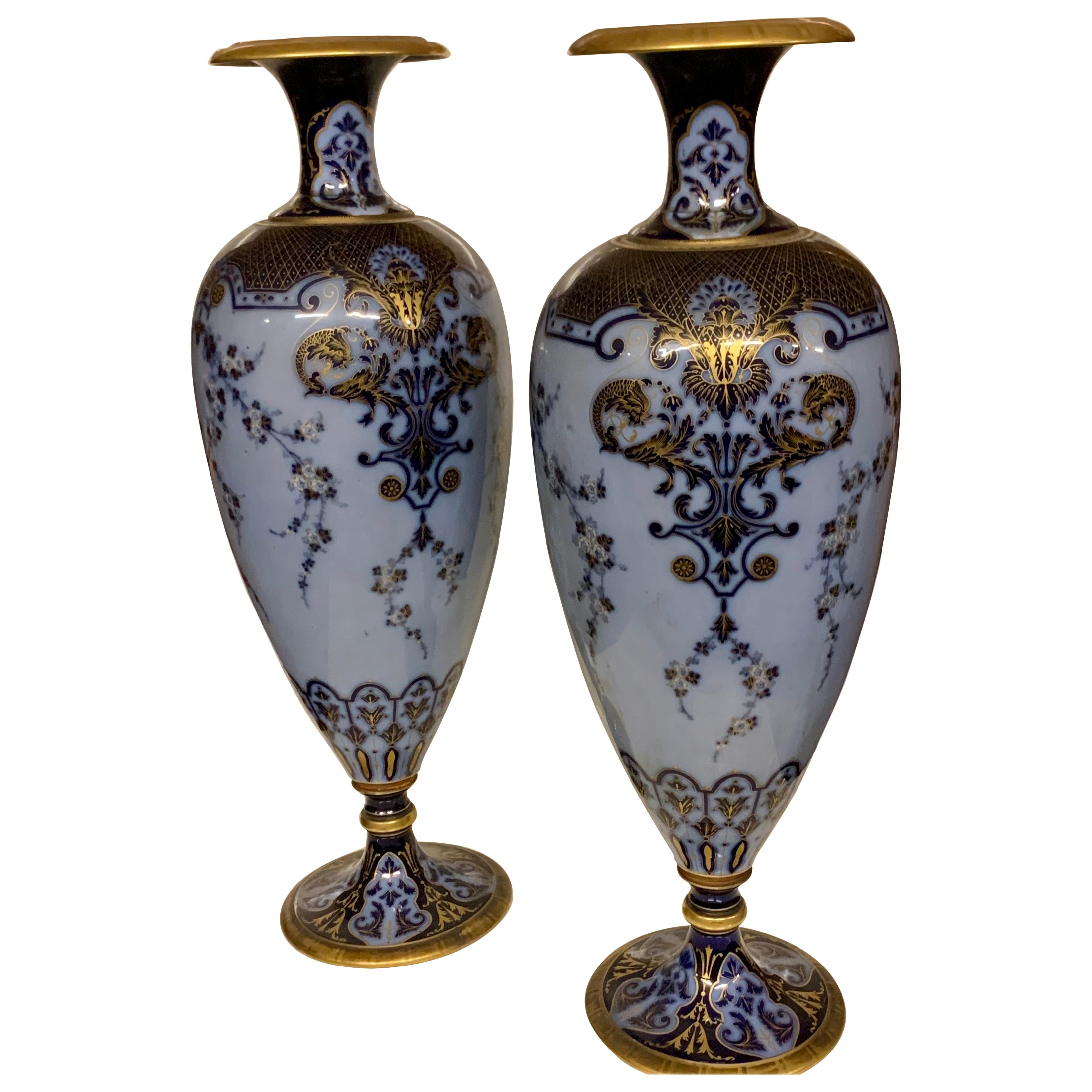 Paire de vases en porcelaine de Limoges en vente