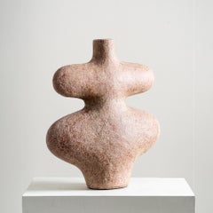 Sculpture de vase Whisper de forme organique faite à la main en rouge terre cuite