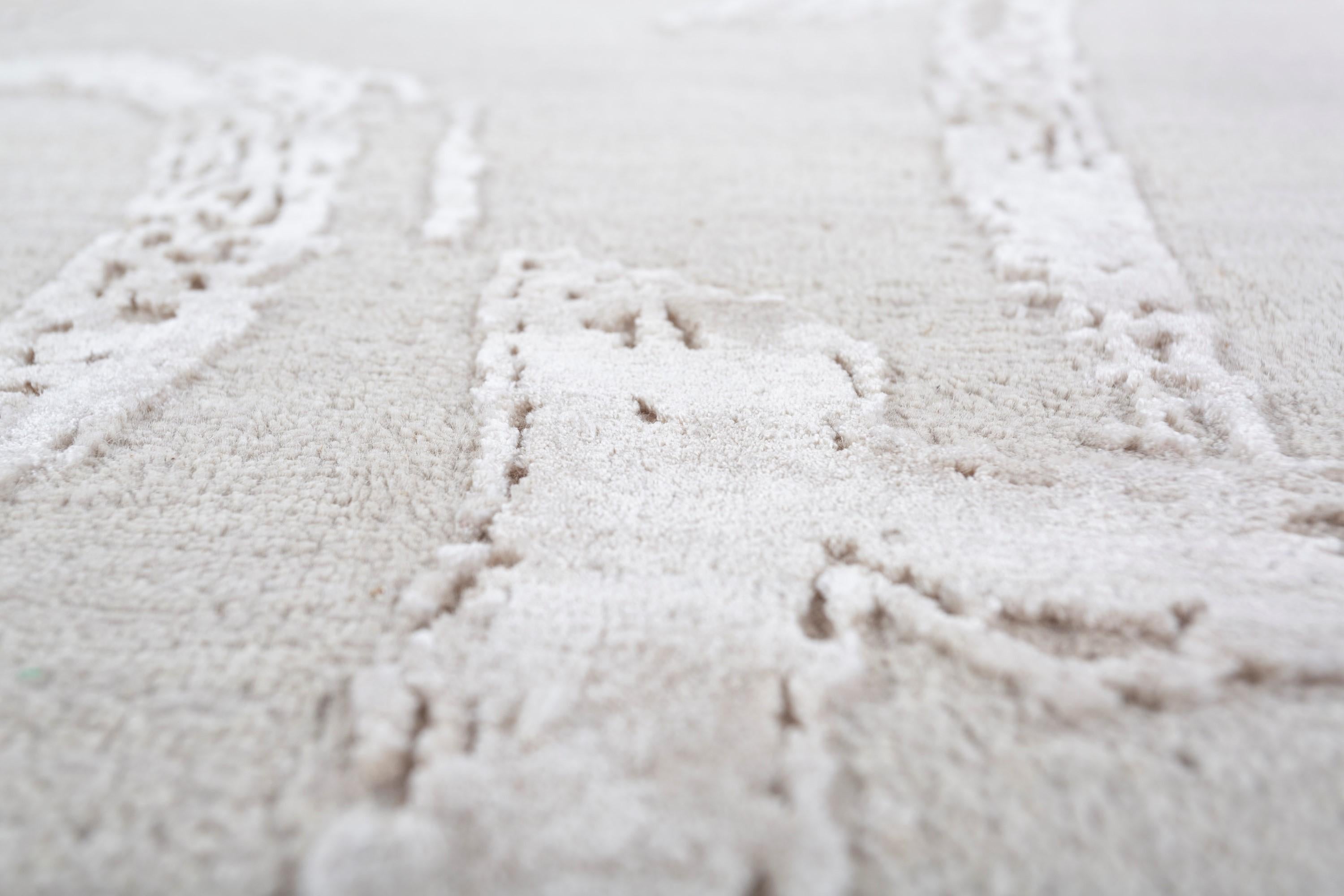 Indien Tapis blanc ancien noué à la main Whispering Sands en vente