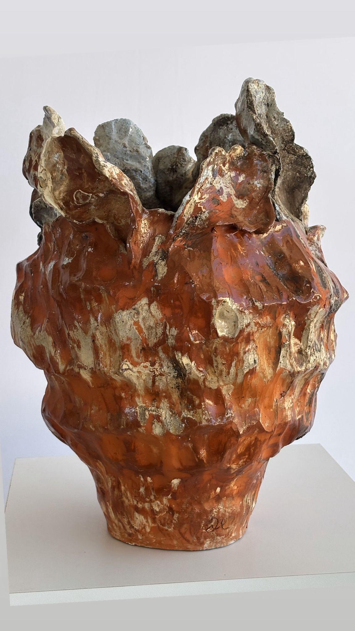 Whispers of autumn collection  Rust Song Vase (Handgefertigt) im Angebot