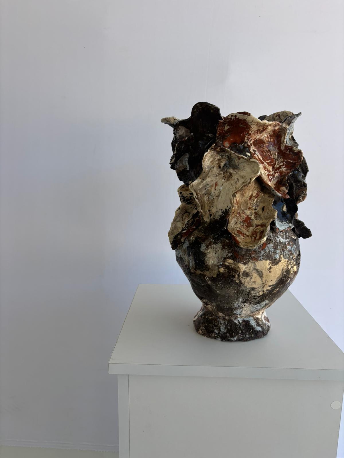 Collection-Whispers of Autumn
This vessel, named Whisper of Ash, is a soft murmur rising from the autumn mist. Its ashen and charcoal hues embrace it like scorched leaves quietly falling to the ground. The entire collection was born from a poetic