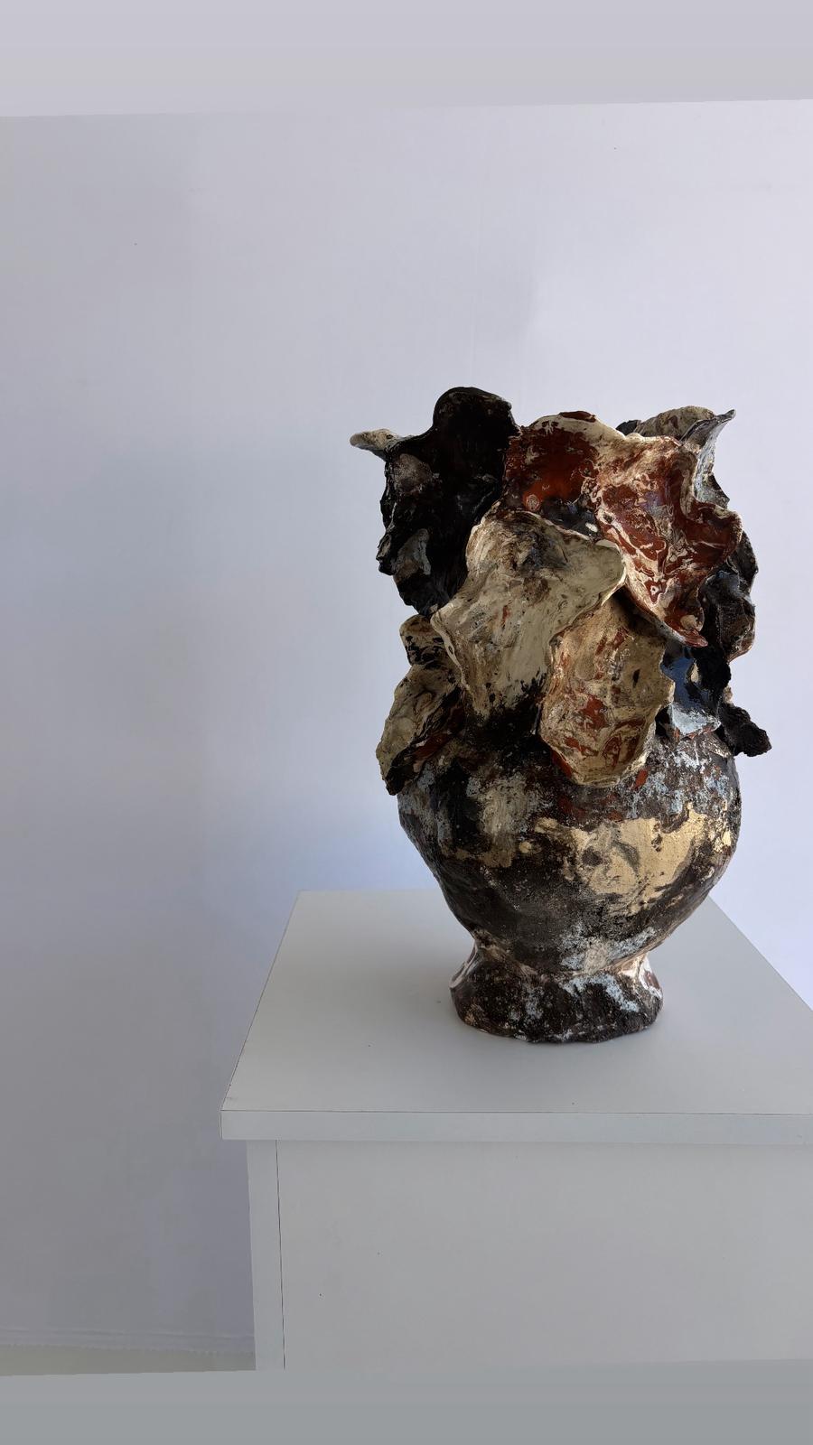 Whispers of autumn collection   Whisper of Ash Vase In New Condition For Sale In היוגב, IL