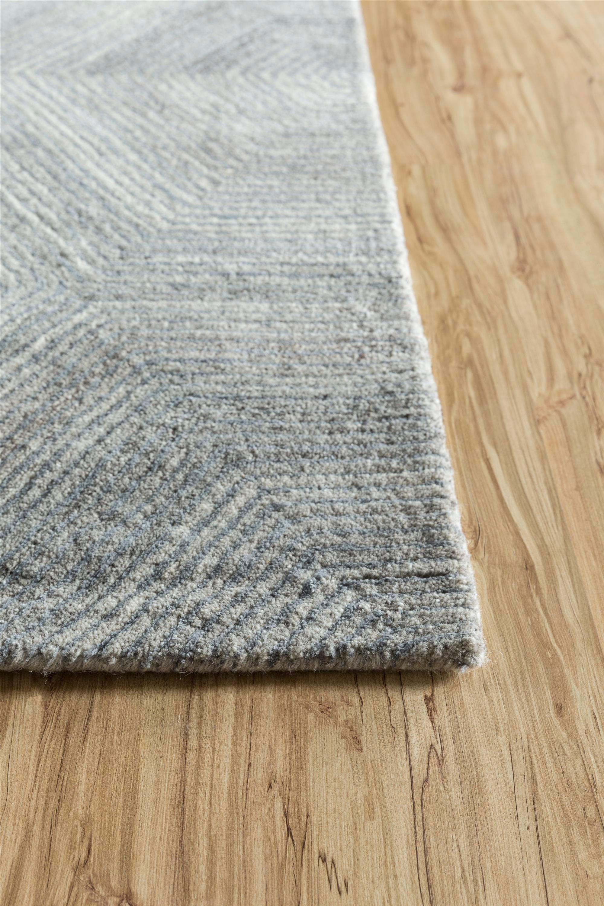 Hand-Woven Whispers of Mist Natural Gray Hand-Tufted Rug For Sale