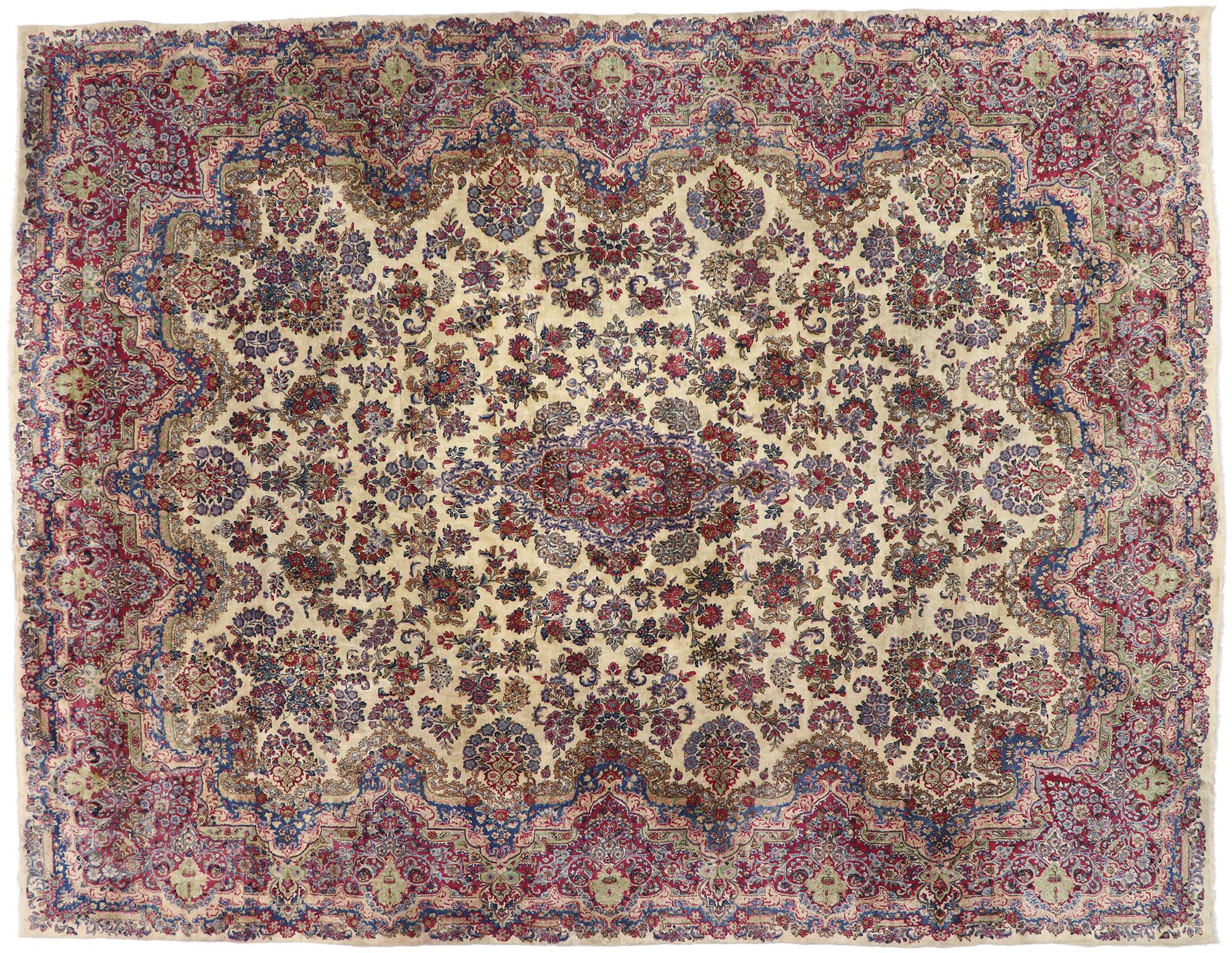 Ancien tapis persan Kerman de style victorien français, tapis Kirman ancien en vente 2
