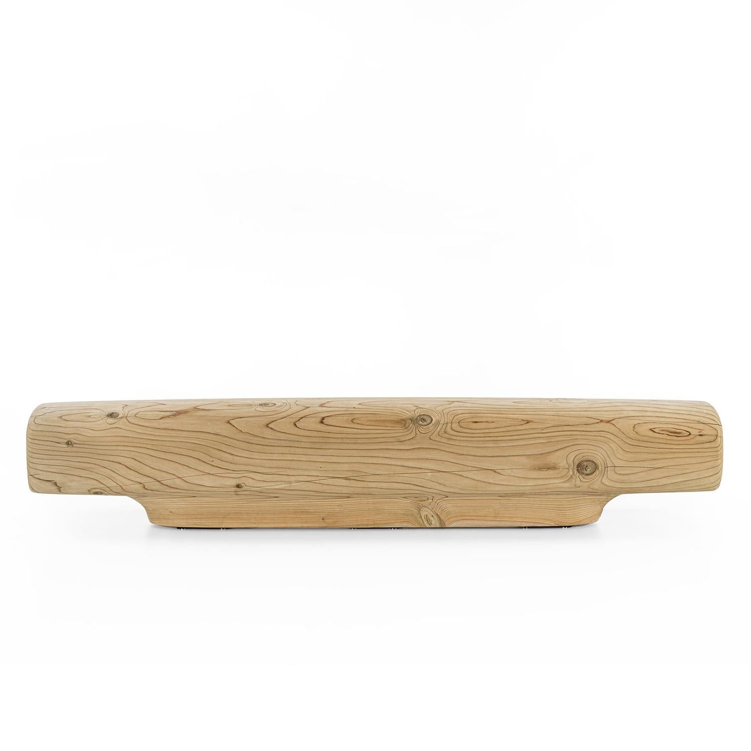 Bench Whistle Cedar fabriqué à partir d'un seul bloc
en bois de cèdre sculpté et avec 2 pièces de rangement de chaque côté.
Cèdre massif aromatique naturel, traité avec de la cire naturelle aux extraits de pin.
Le bois de cèdre massif comprend les