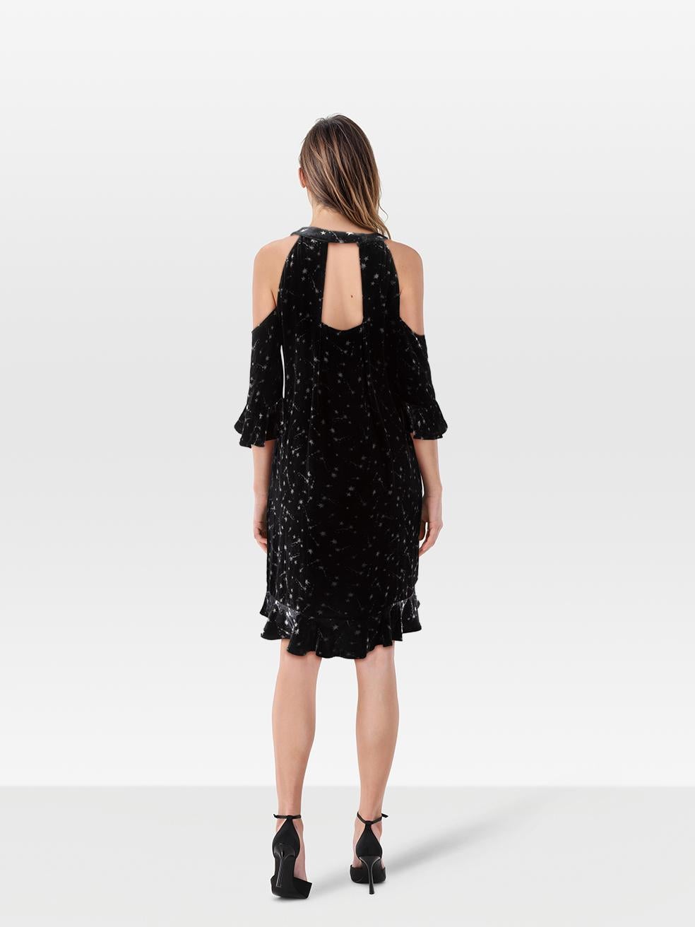 CONDITION ist sehr gut. Kaum sichtbare Abnutzungserscheinungen am Kleid sind bei diesem gebrauchten Whistles Designer-Wiederverkaufsartikel zu erkennen.
 
 
 
 Einzelheiten
 
 
 Schwarz¬†
 
 Samt
 
 Kleid
 
 Sternkonstellation drucken
 
