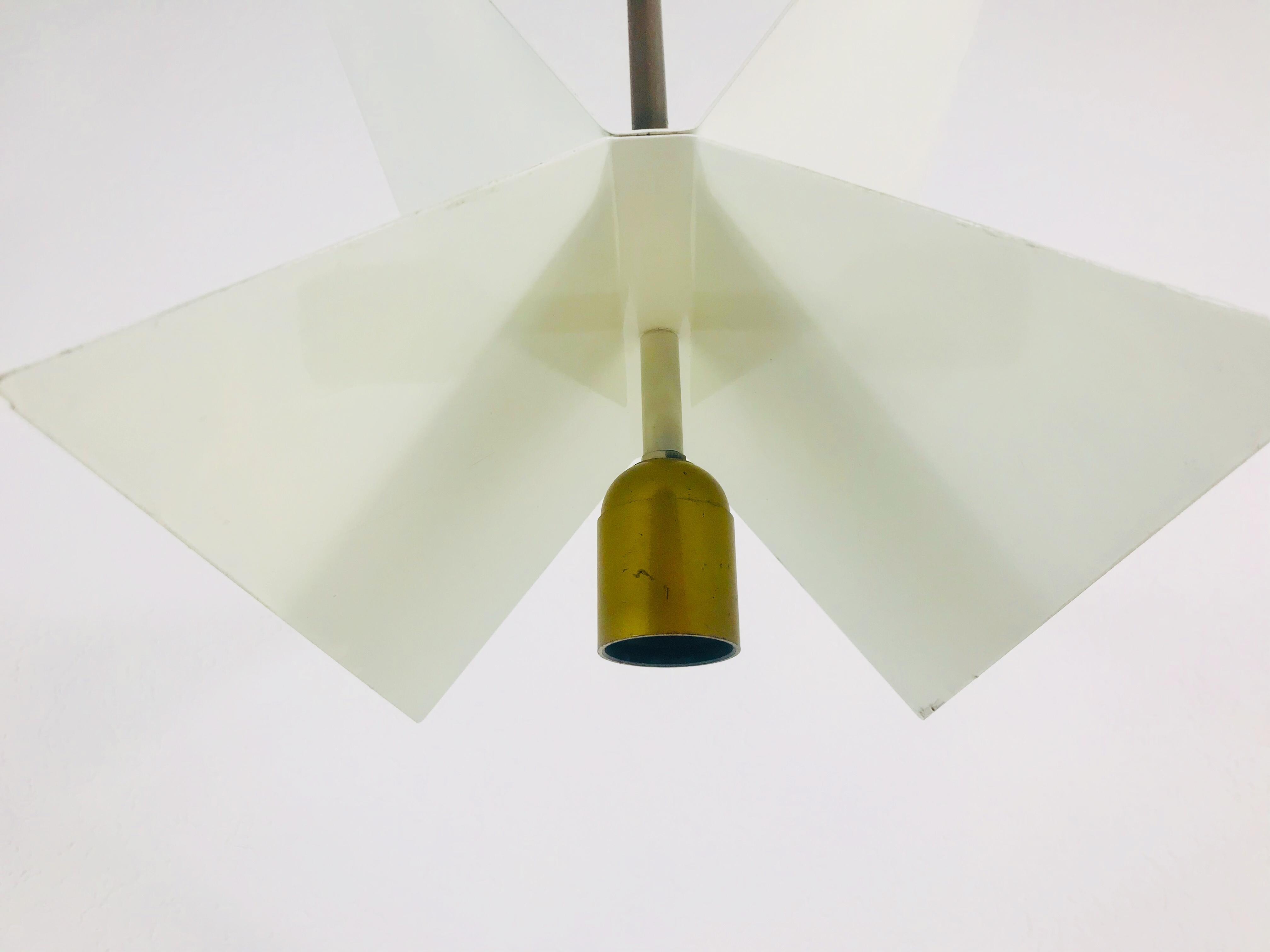 Metallo Lampadario 'X-Shape' italiano in metallo bianco A Space, anni '60, Italia in vendita