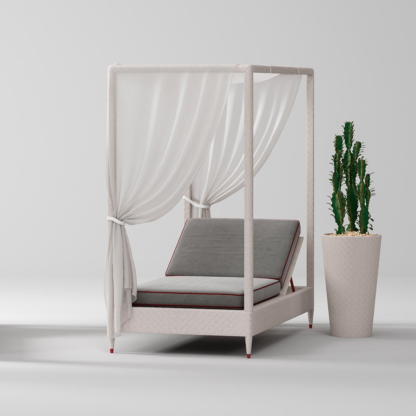 Weißes 1-Sitz-Tagesbett mit Baldachin im Zustand „Neu“ im Angebot in Milan, IT