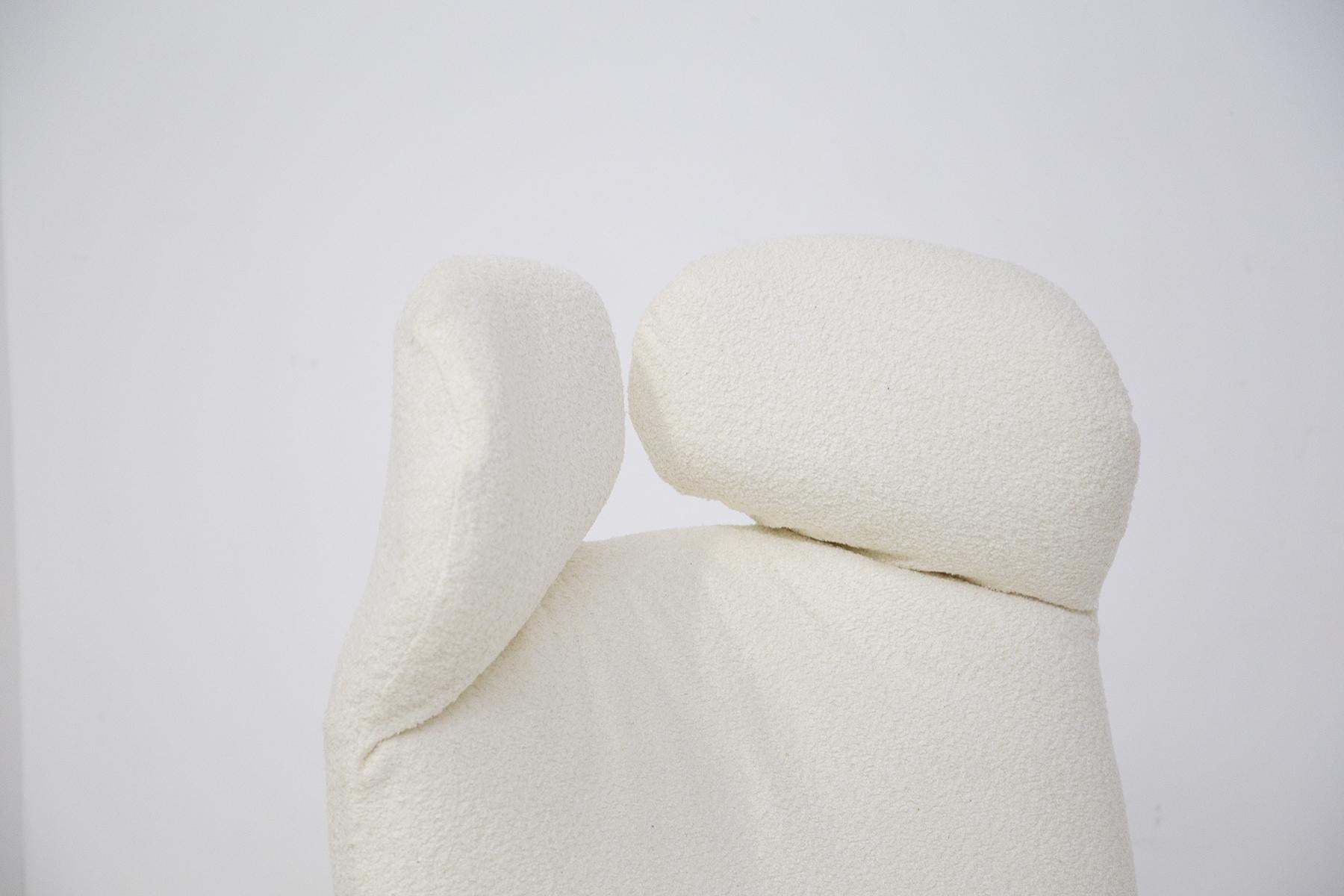 Merveilleuse chaise longue conçue par Toshiyuki Kita pour le prestigieux fabricant italien Cassina Italia dans les années 80. Un design extraordinaire du designer japonais Toshiyuki Kita.
La chaise longue peut être convertie de fauteuil en chaise