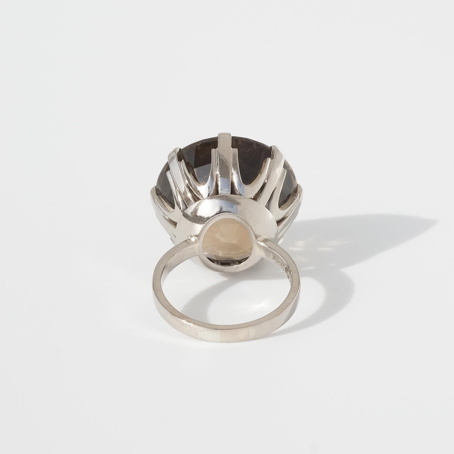 White 18 k Gold and Smoky Quarts Cocktail ring by Bengt Liljedahl, Made 1960 For Sale 1