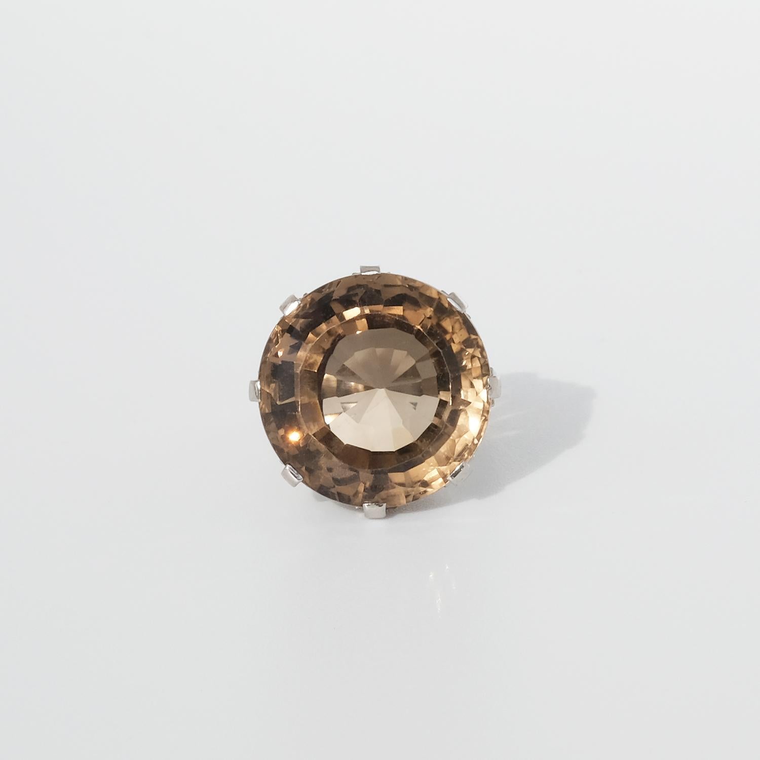 White 18 k Gold and Smoky Quarts Cocktail ring by Bengt Liljedahl, Made 1960 For Sale 2