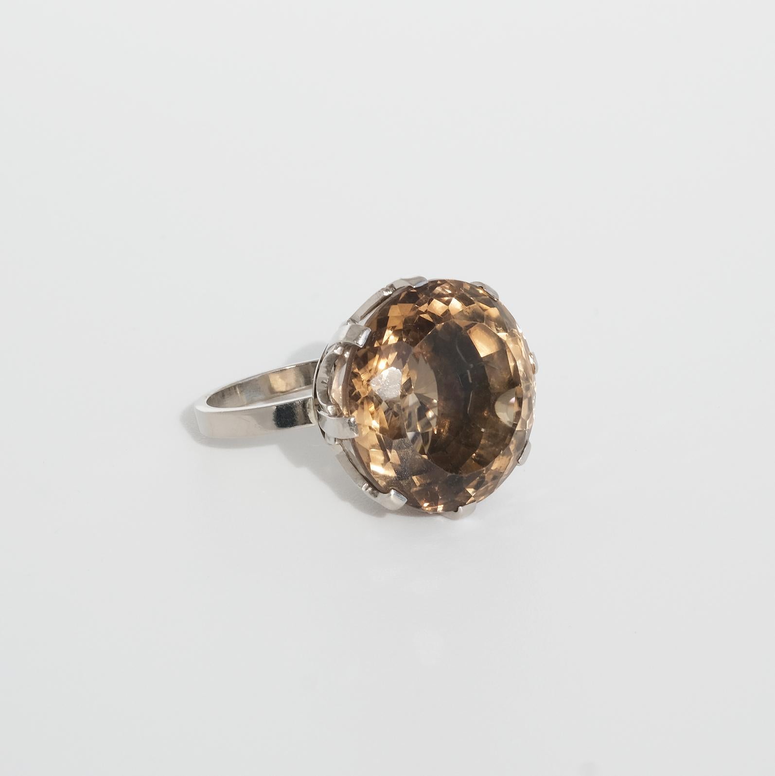 White 18 k Gold and Smoky Quarts Cocktail ring by Bengt Liljedahl, Made 1960 For Sale 3
