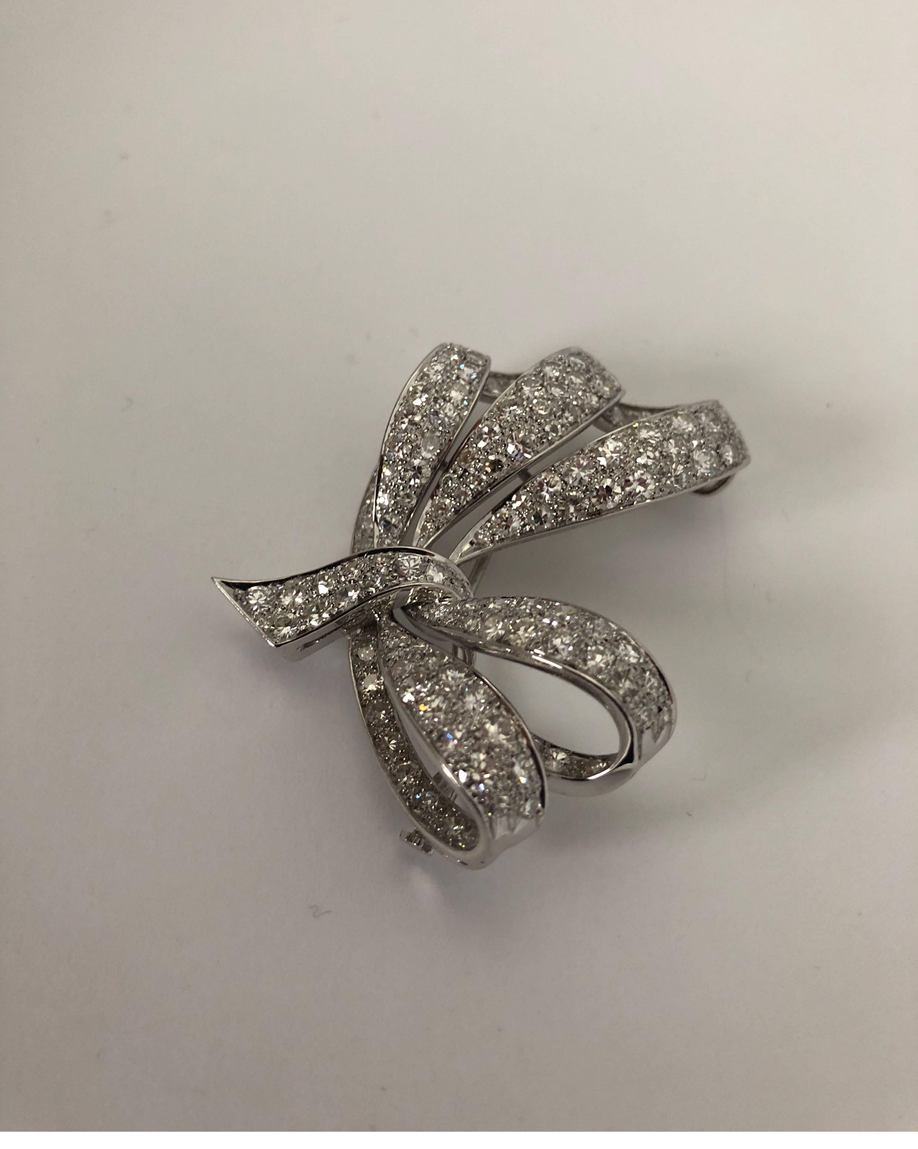 White 18 Karat Diamonds Bow Brooch In New Condition For Sale In Milano, Lombardia