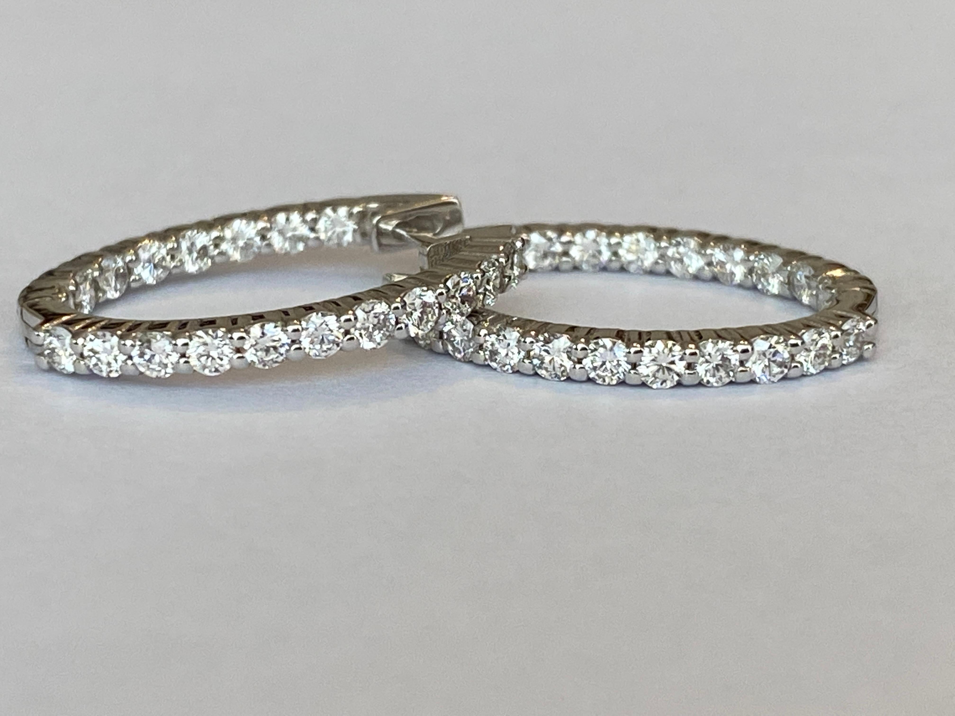 Contemporary White 18 kt  Gold Huggies Hoop 1.00ct Diamond Earrings For Sale