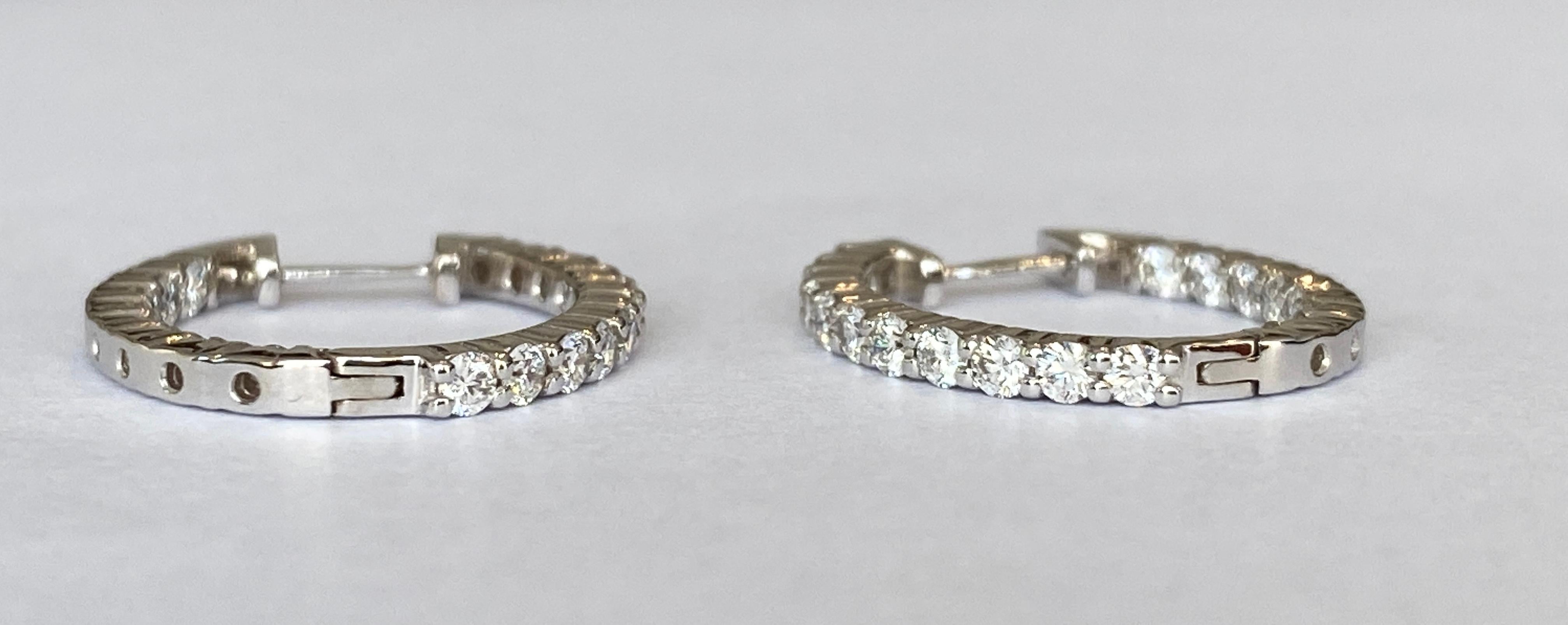 White 18 kt  Gold Huggies Hoop 1.00ct Diamond Earrings In New Condition For Sale In AMSTERDAM, NL