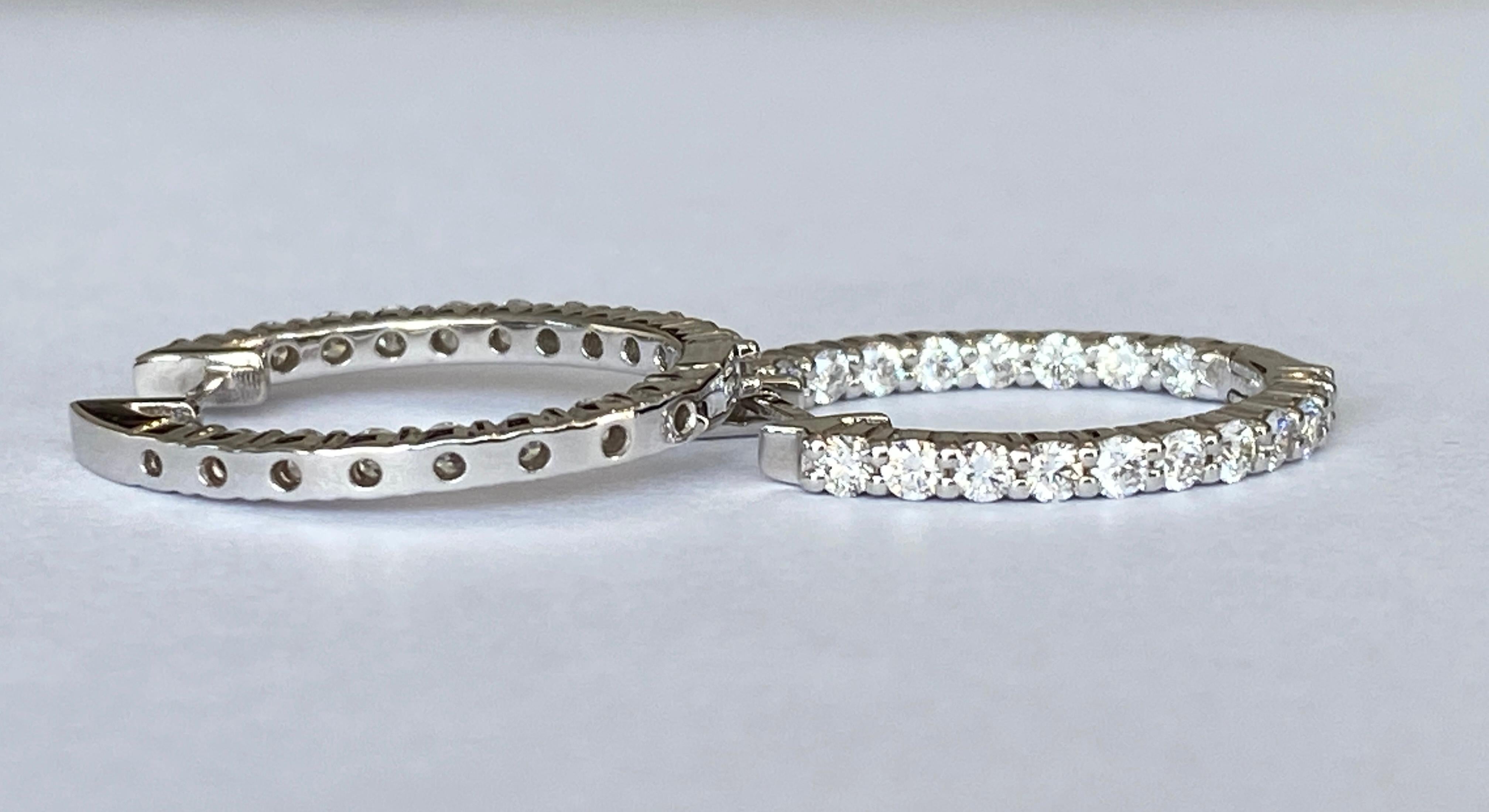 Women's or Men's White 18 kt  Gold Huggies Hoop 1.00ct Diamond Earrings For Sale