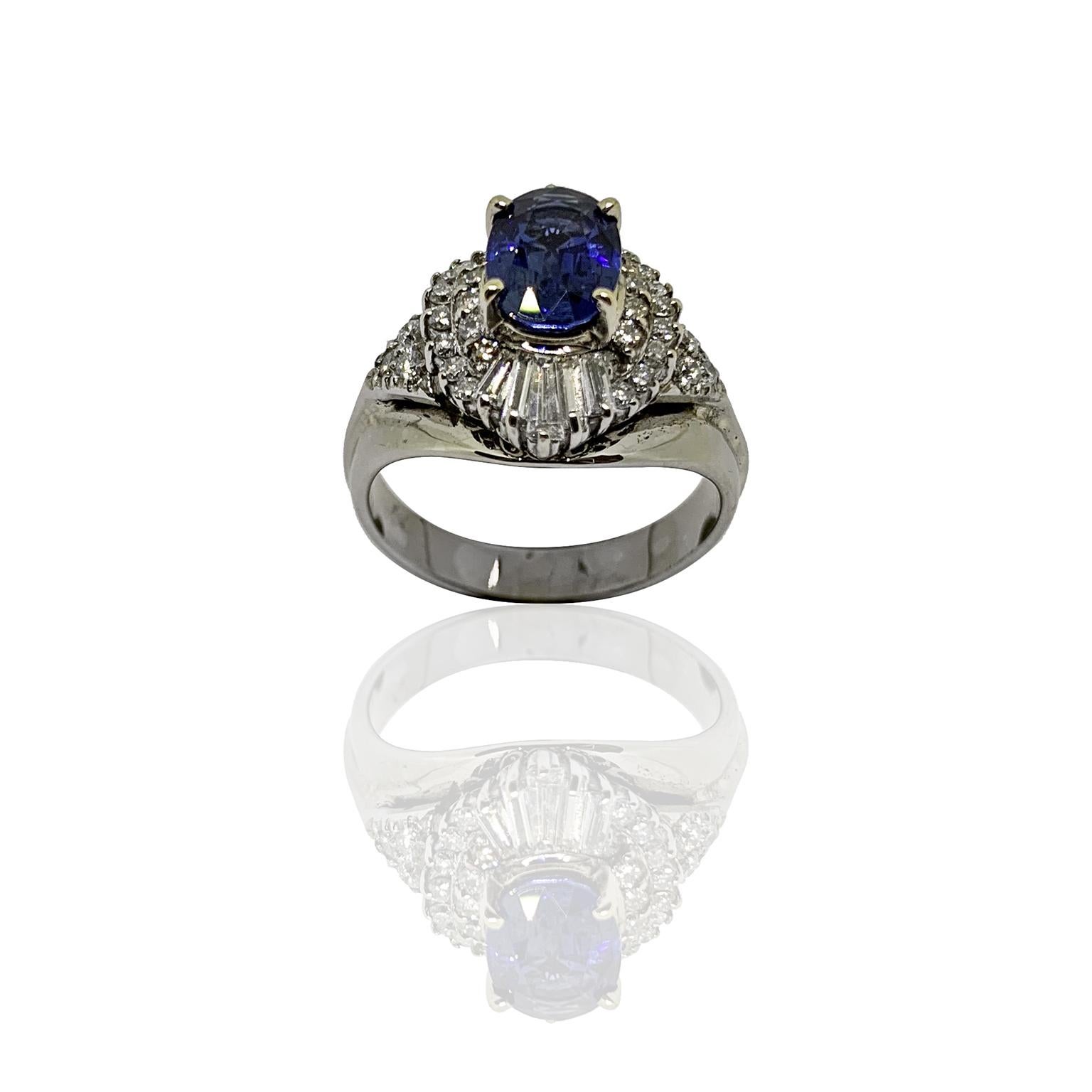 Oval Cut White 18 Karat Gold Ring Diamonds and Natural Blu Sapphire