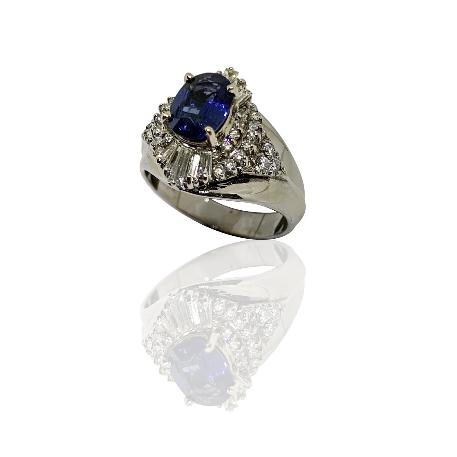 White 18 Karat Gold Ring Diamonds and Natural Blu Sapphire 1