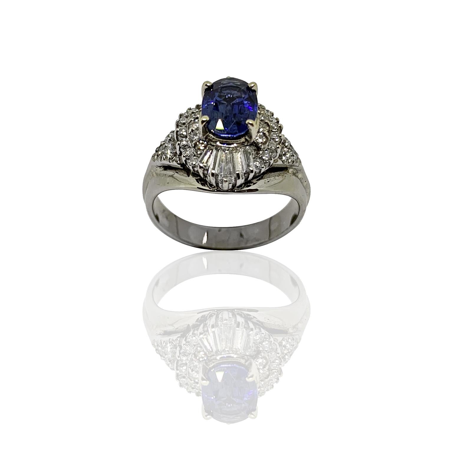 White 18 Karat Gold Ring Diamonds and Natural Blu Sapphire 2