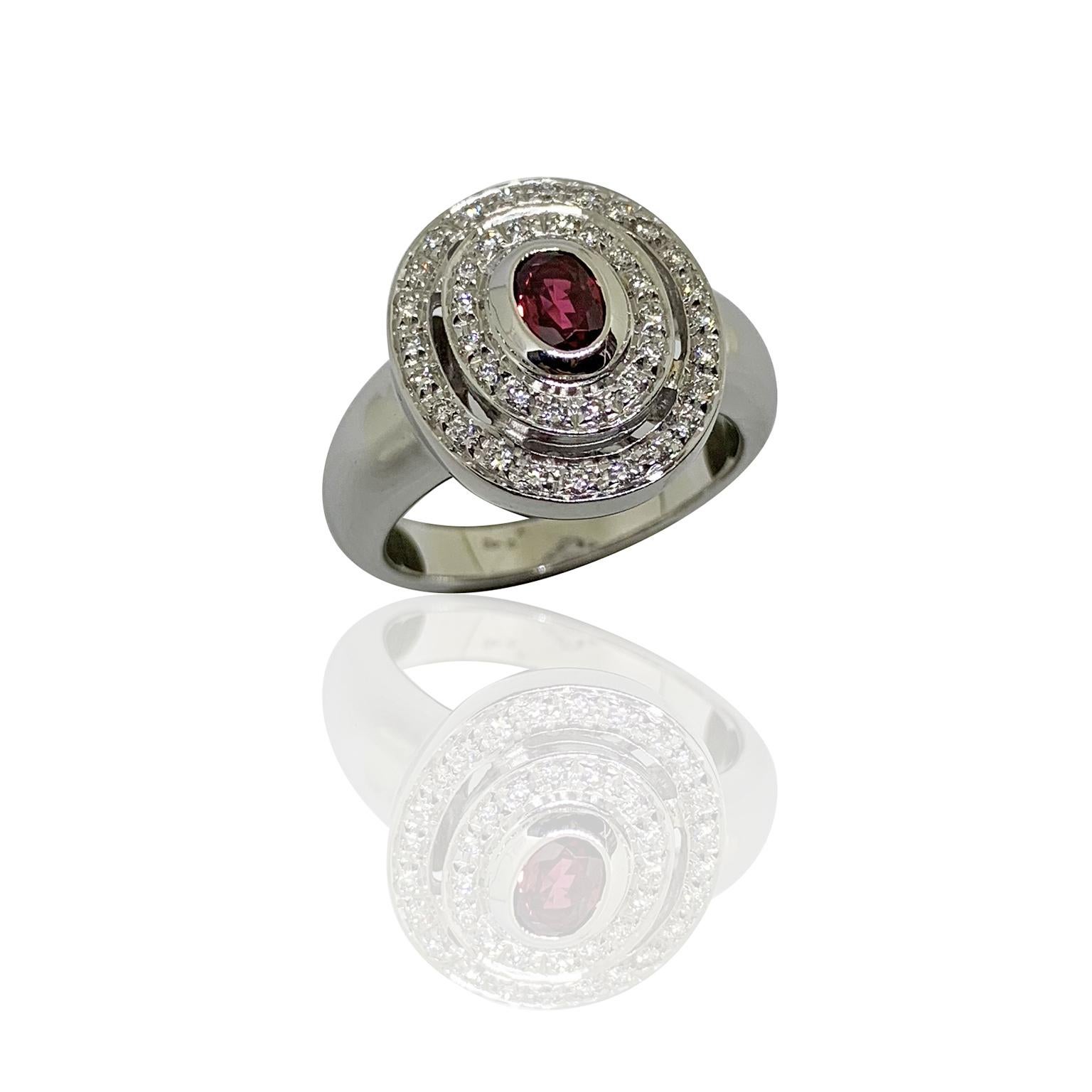 White 18 Karat Gold Ring Diamonds and Natural Ruby In New Condition In Milano, Lombardia