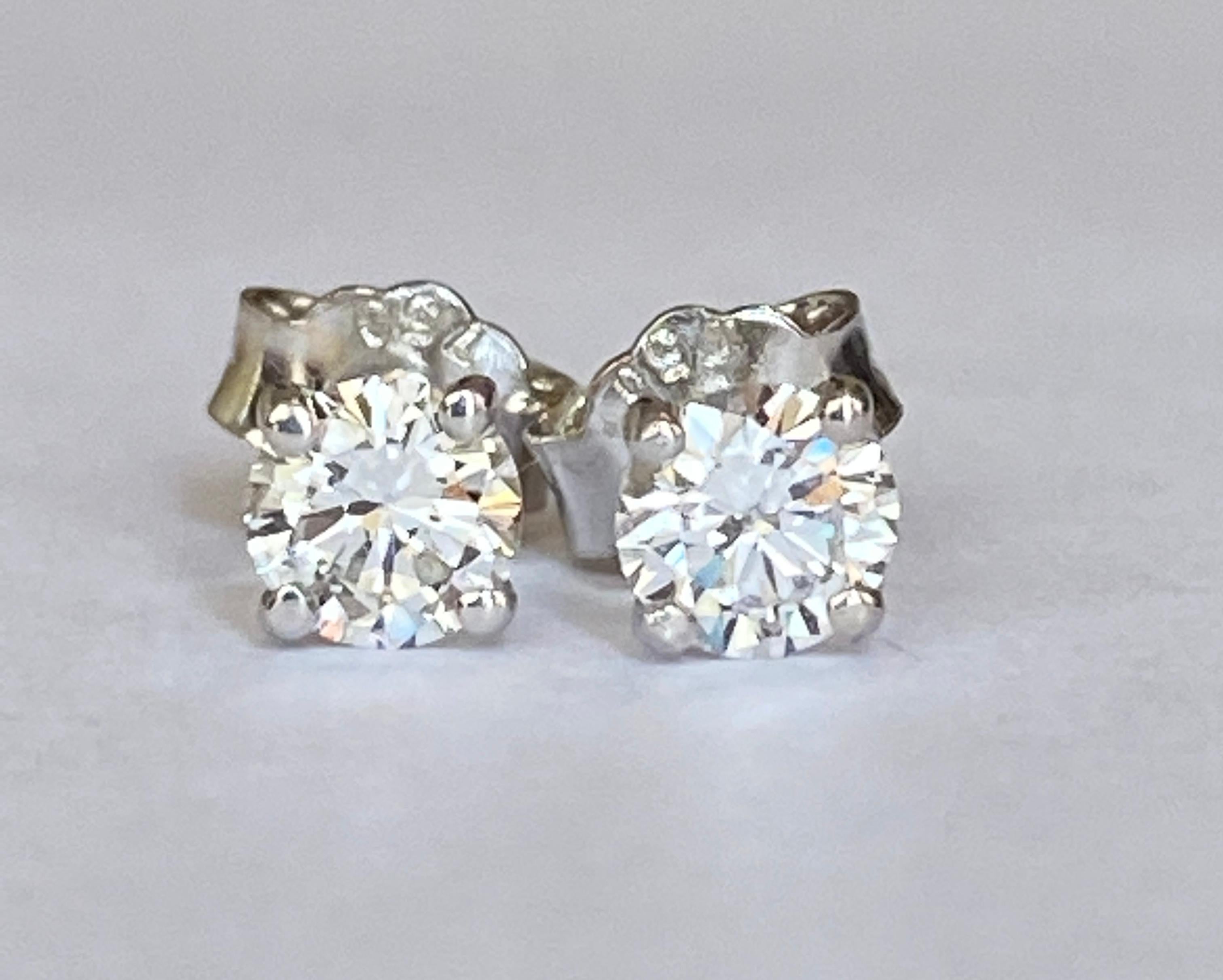 Pendientes solitarios de oro blanco de 18 kt con diamantes  0,70 crt Contemporáneo en venta