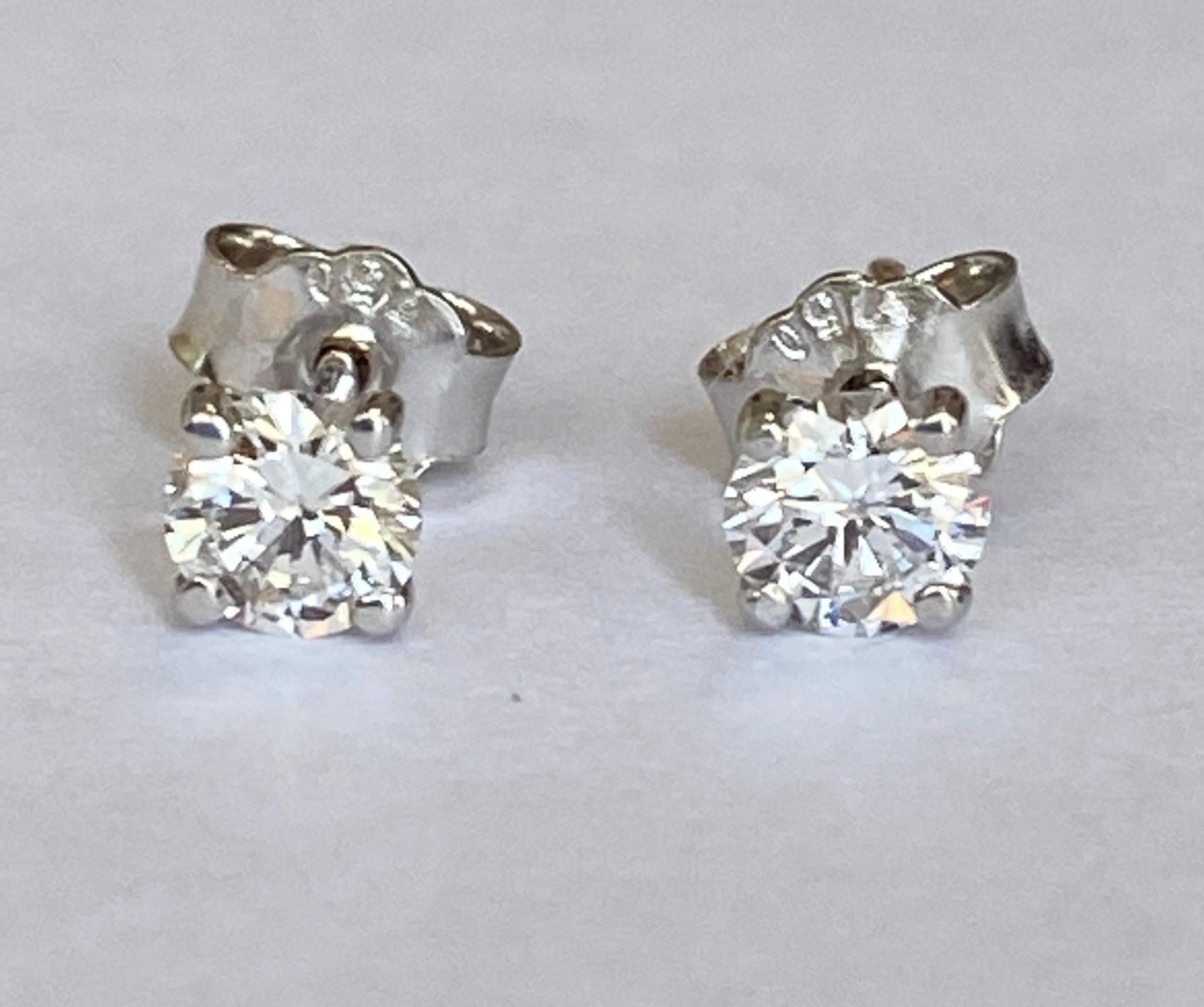 Pendientes solitarios de oro blanco de 18 kt con diamantes  0,70 crt Corte brillante en venta