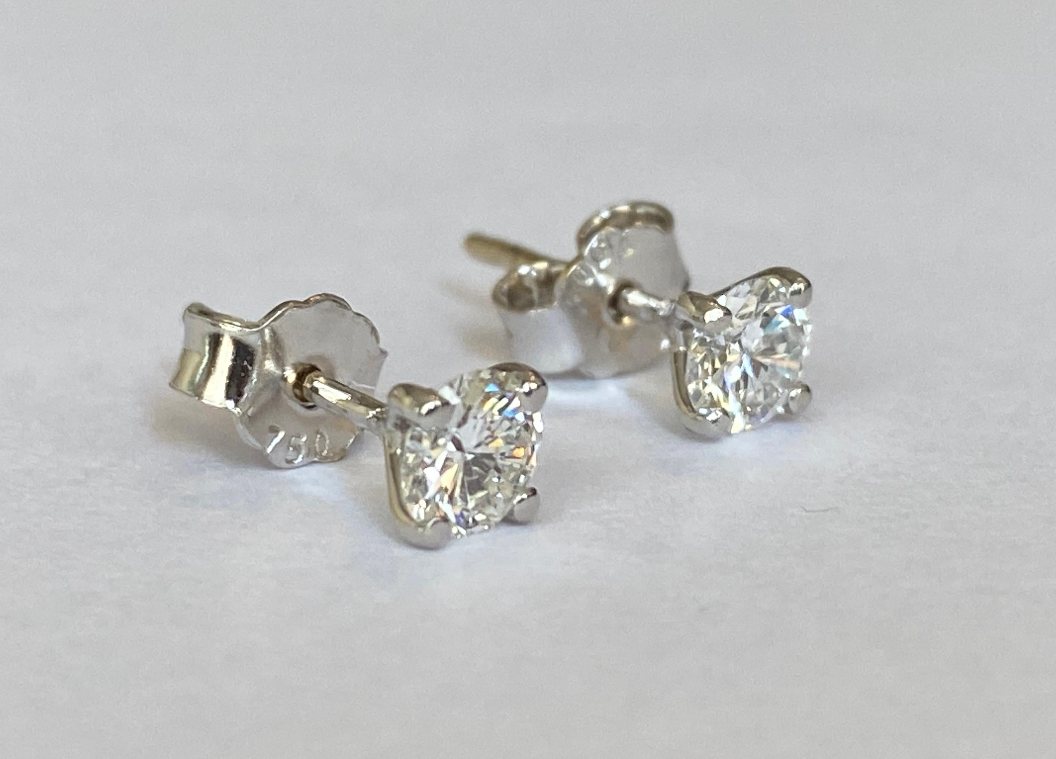 Pendientes solitarios de oro blanco de 18 kt con diamantes  0,70 crt en Excelente estado para la venta en AMSTERDAM, NL