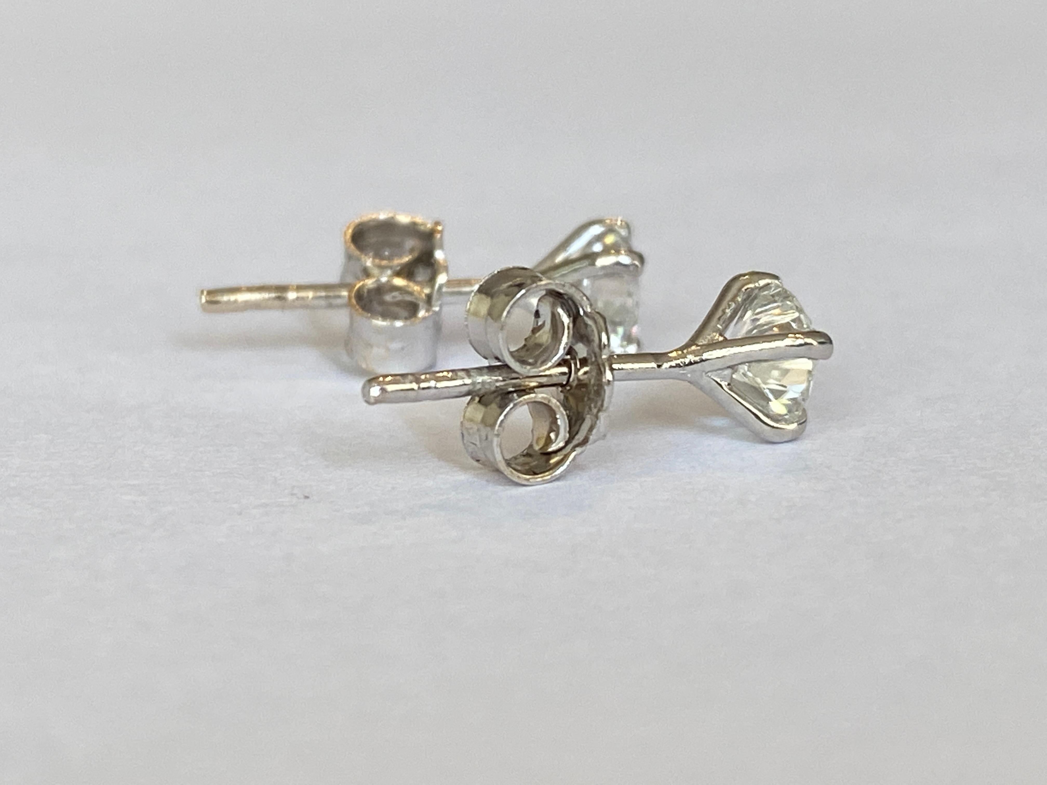 Femenino o masculino Pendientes solitarios de oro blanco de 18 kt con diamantes  0,70 crt en venta
