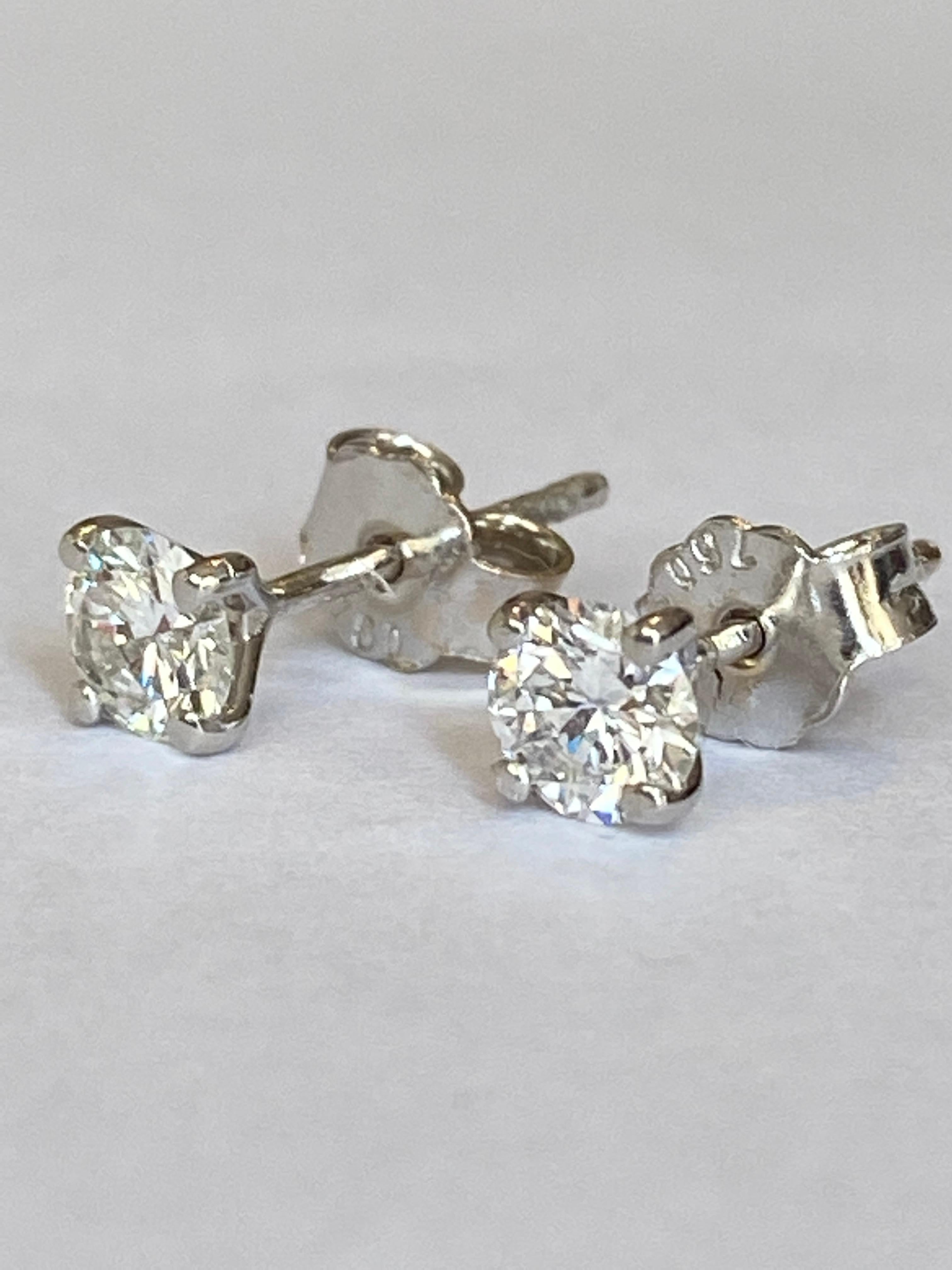 Pendientes solitarios de oro blanco de 18 kt con diamantes  0,70 crt en venta 1