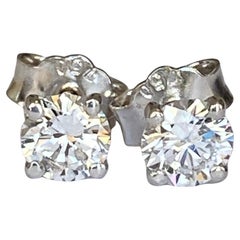 Pendientes solitarios de oro blanco de 18 kt con diamantes  0,70 crt