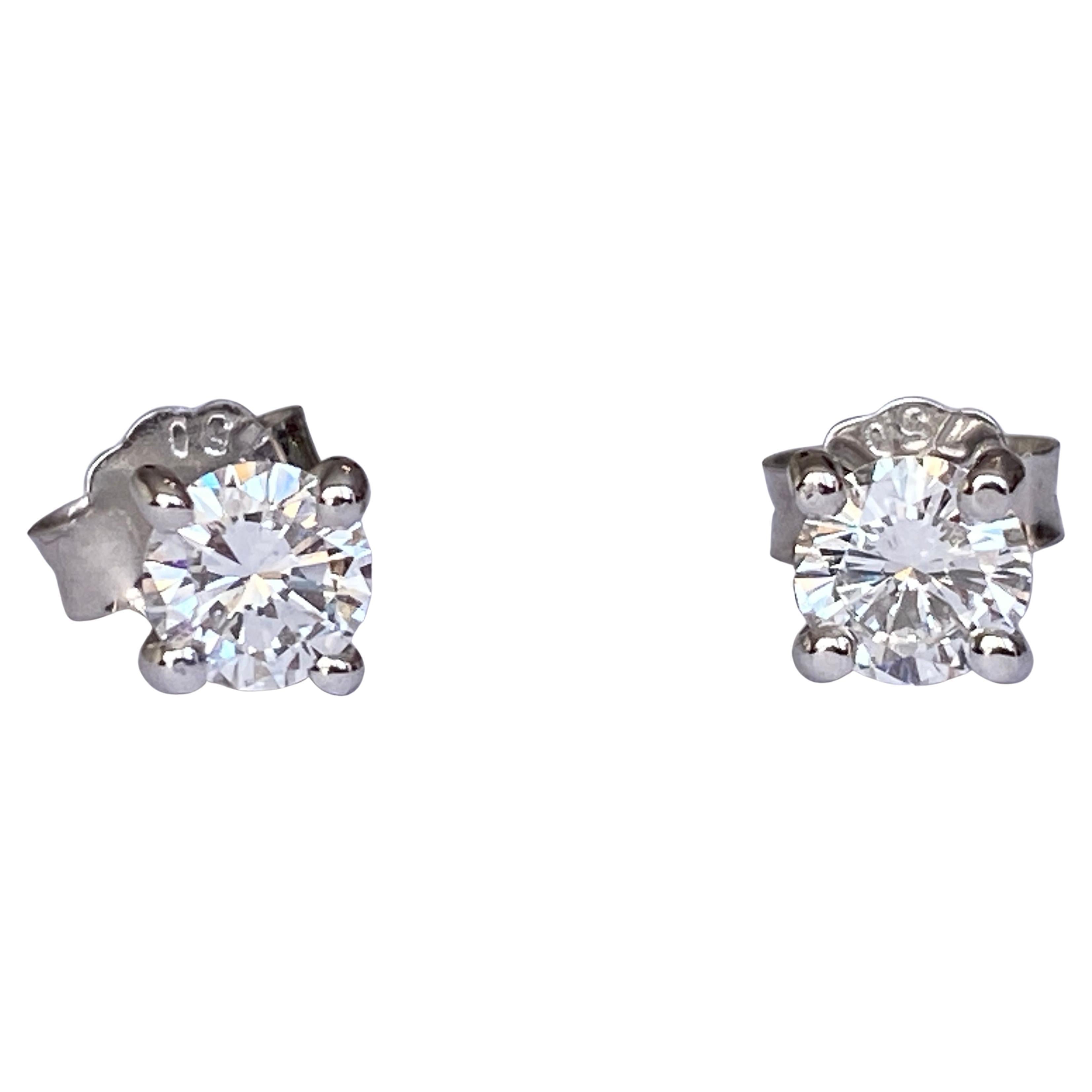 White 18 kt gold solitair stud earrings with diamonds 0.74 crt For Sale