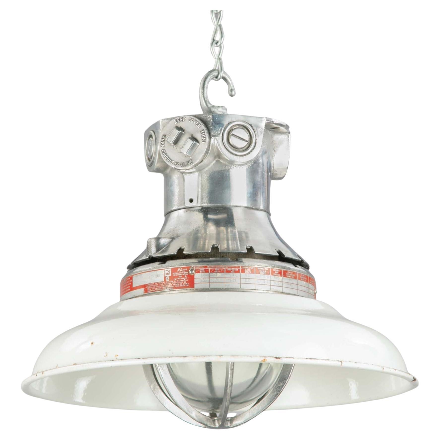 Weiße 1950er Killark U.S. Navy Industrial Cage Pendelleuchte im Angebot